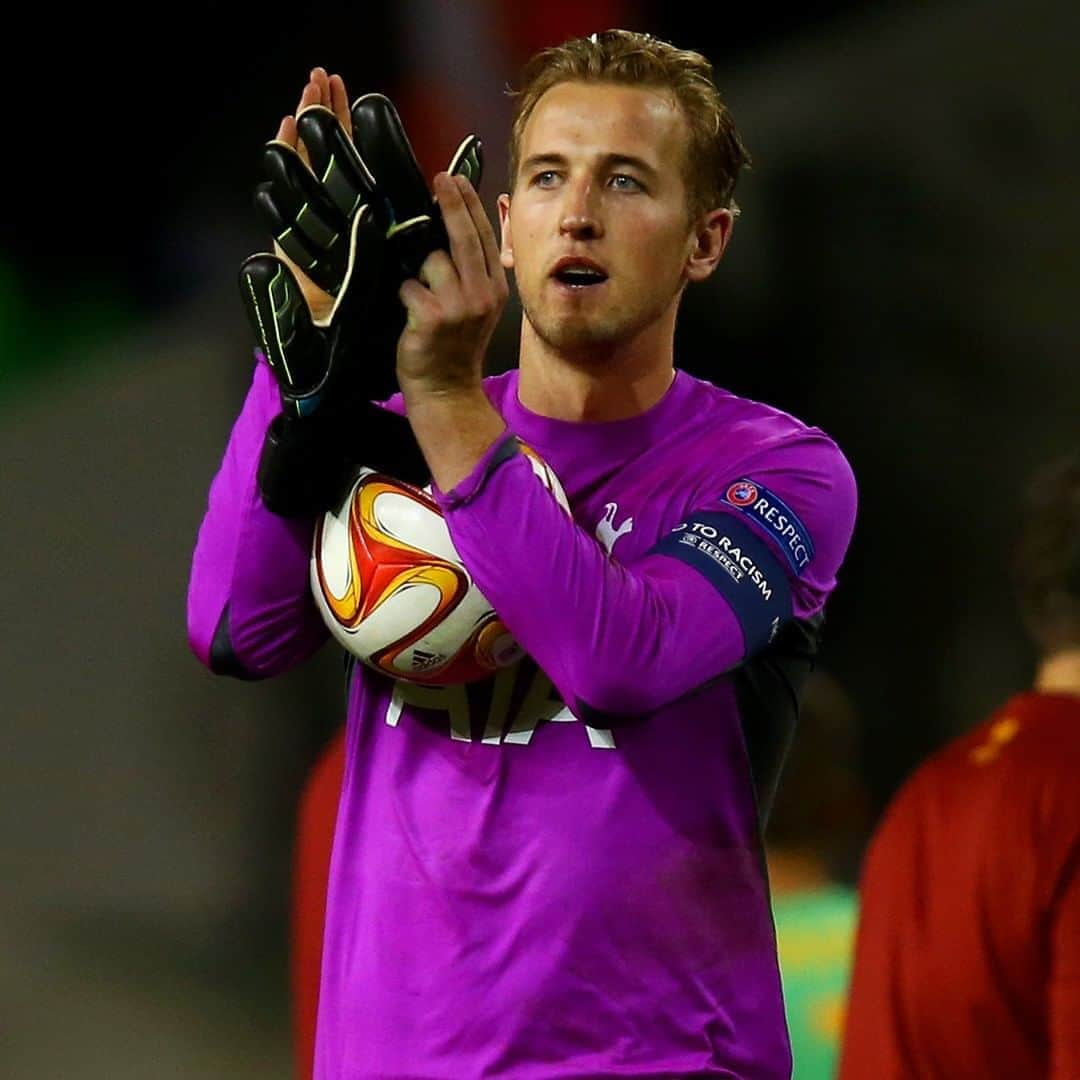 トッテナム・ホットスパーFCさんのインスタグラム写真 - (トッテナム・ホットスパーFCInstagram)「Six years ago today, @harrykane scored his first hat-trick...and then went in goal! 😅」10月24日 3時53分 - spursofficial