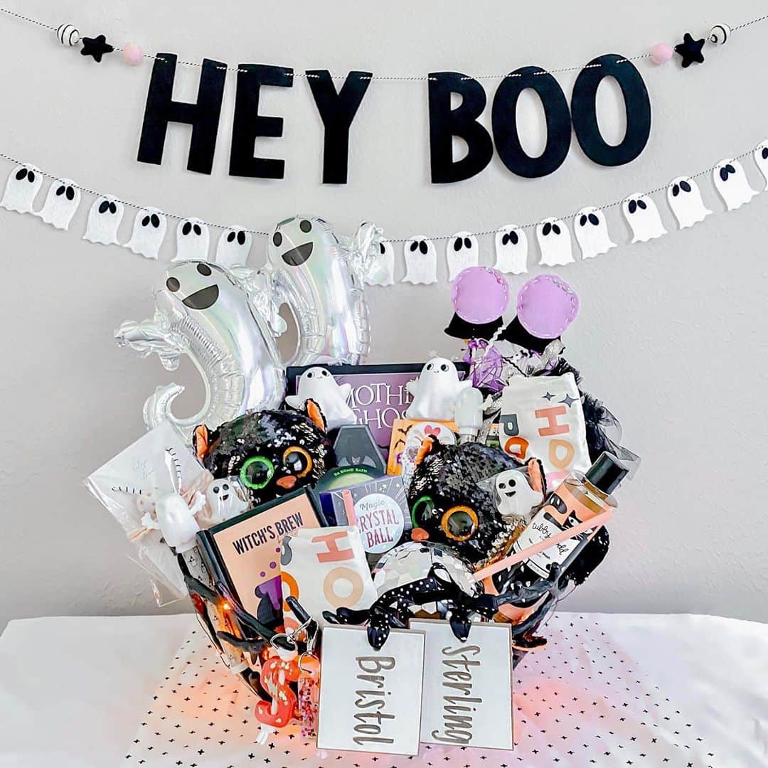 HomeGoodsさんのインスタグラム写真 - (HomeGoodsInstagram)「#Halloween might look different this year, but we can still share some tricks, treats, and delicious sweets with each other 🎃 👻 #BooBaskets . . (📸: @kristensellentin, @thenerdyboho, @brynnnora, @quynhshoneylavender, @splash.of.southern, @sodressedup)」10月24日 3時56分 - homegoods