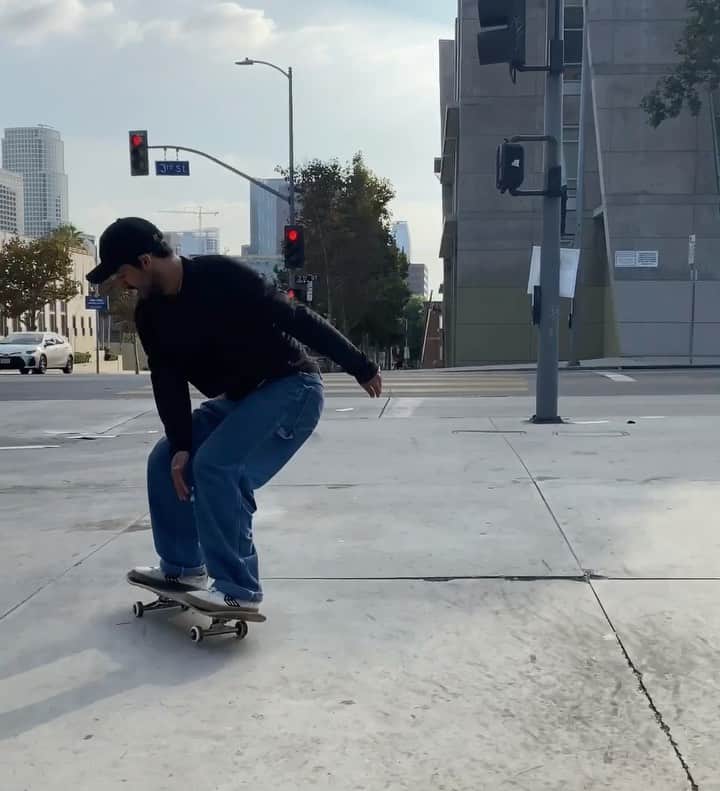 ケビン・ホーフラーのインスタグラム：「Quick 👟 Tail 🎥 @VitorBorger 📸 @AnaPaulaNegrao #SkateboardingIsFun」