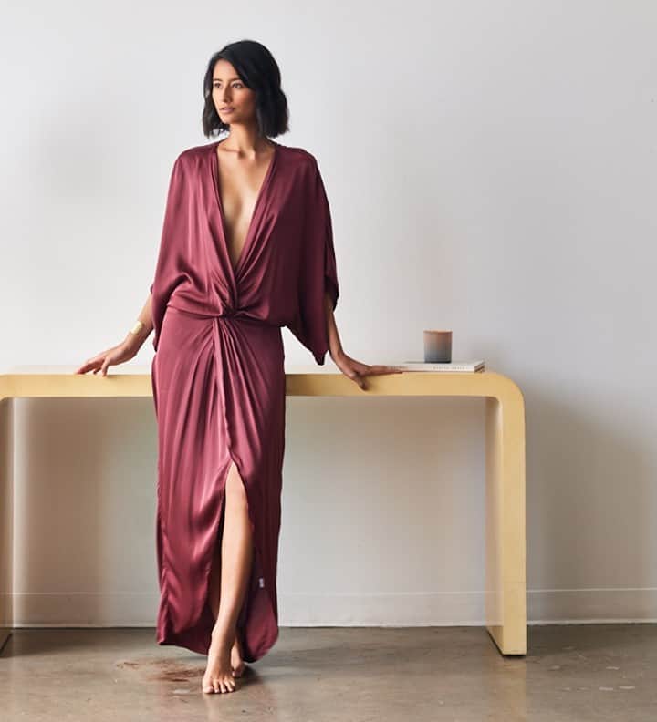 のインスタグラム：「Dress it up or dress it down ✨The Siren Dress in Burnt Brick now available online #newforfall⠀⠀⠀⠀⠀⠀⠀⠀⠀ ⠀⠀⠀⠀⠀⠀⠀⠀⠀ #youngfabulousandbroke #yfbabes #yfbclothing #californiastyle #wardrobeessentials #instastyle #ootd #fallfashion #newarrivals #instastyle #stylegram」