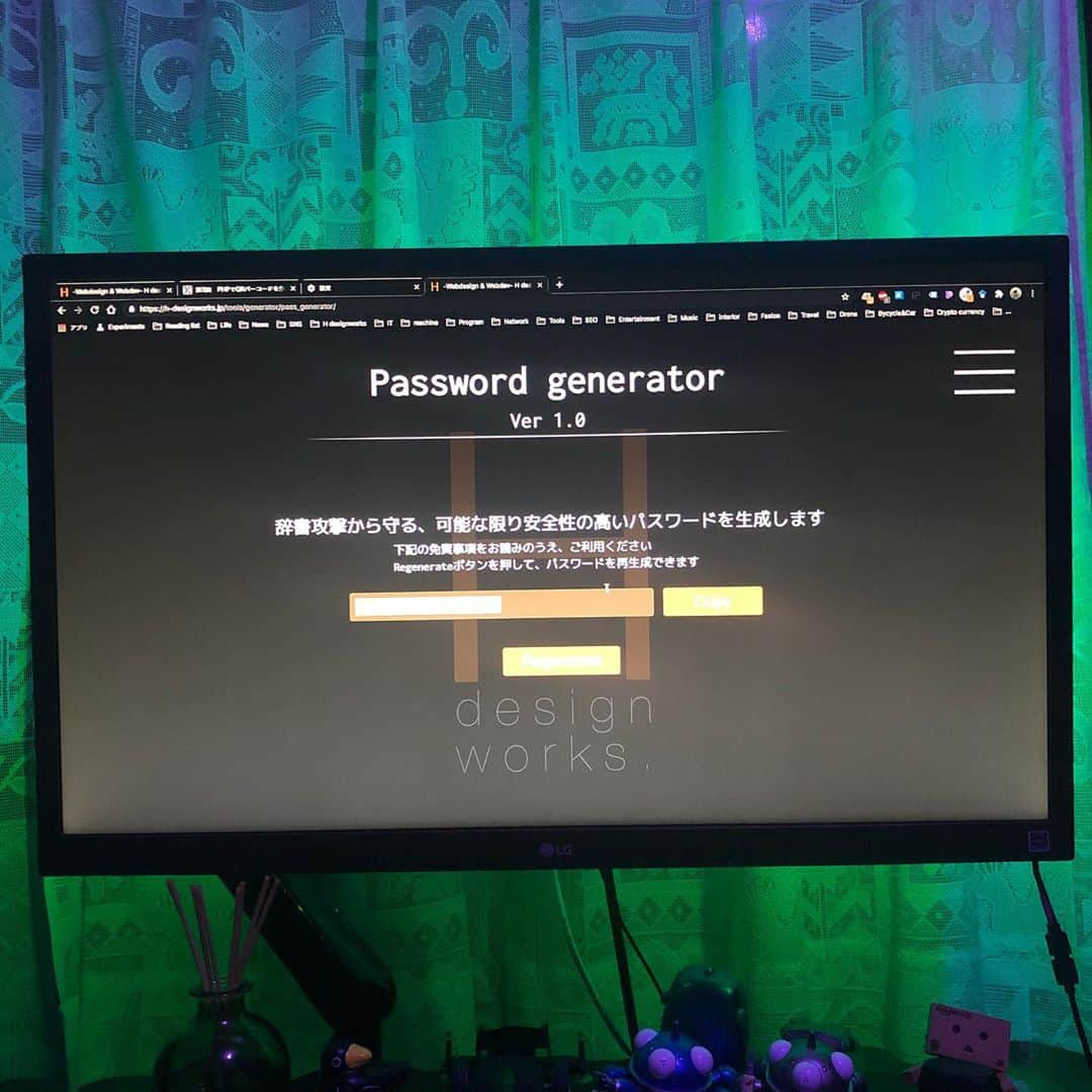 yukawaさんのインスタグラム写真 - (yukawaInstagram)「. 使うヒトいるかわからん便利ツール其の弐「パスワード自動生成」が完成したので公開するで(°ε°) . 今回はスマホ・タブレットでコピーできるよにするのにハマったハマった( ꒪⌓꒪) . 機会があったら使ってみてね(°∀°) . . . Ver.1.0はコピーボタンと再生成ボタンだけでシンプルやけど、追々いろんな機能つけていくで(°ε°) . . . ps. パスワードを決めるときのポイント ・単語は使わない←辞書に載ってる単語は破られる可能性が高い、単語を網羅したバカでかいテキストファイルがあって、それ使ってクラックされるで(°д°) . ・出来るだけ長いパスワードにする←長けりゃ長いほど総当たり攻撃に強い。ちなみに0～9・a～z・A～Zを使ったパスワード、4文字なら早くて2ミリ秒、16文字なら1兆年〜かかるみたい。PCのパワーと使うアルゴリズムにもよるやろけど(°д°) . ・色んなサイトなどで使いまわさない←ひとつクラックできたら、絶対他のサイトでも試すはず(°д°) . . . #instaprogrammers  #100daysofcode  #千里の道も一歩から  #好きこそ無敵 #知識という名の立派な靴を履こう  #写真好きな人と繋がりたい  #ファインダー越しの私の世界  #photo #写真 #サイト制作 #ホームページ制作  #programming  #プログラミング #javascript #macbook #design #デザイン #制作 #PC #instapic #webdesign  #ウェブデザイン #book  #本 #本好き #本好きな人と繋がりたい」10月24日 4時09分 - takeshi.yukawa