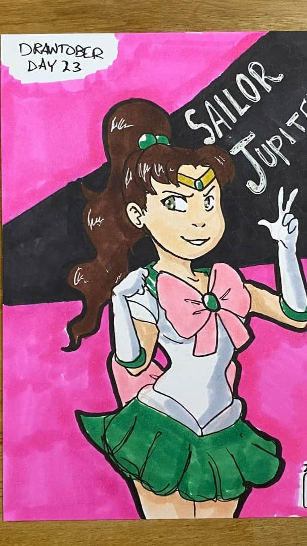 マックス・セットレージのインスタグラム：「Day 23!! When I tell you I absolutely was floored with my first experience with Japanese culture, it was so telling that 2 decades later I’d be a big fat weeaboo piece of trash. BUT I actually saw sailor moon for the first time when I was on a vacation in Italy with my family when I was 6. And because of that I thought it was European and I was like wow I love Italian culture. Can’t believe sailor moon came from the same place as pasta and pizza wow. Anyway sailor Jupiter was my favorite because I’m a sucker for a high ponytail.  . . . . . 🎶: “Mr. Default” by Chuzausen #sailormoon #sailorjupiter #Makatokino #drawtober #drawtober2020 #artober #artober2020」