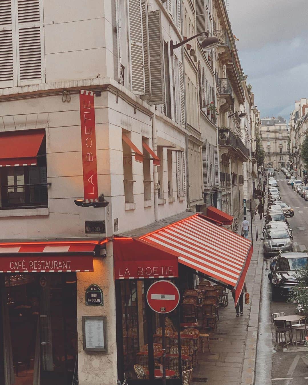 ジョアナ・サンスのインスタグラム：「Extraño París🥐☕️#parisianstyle」