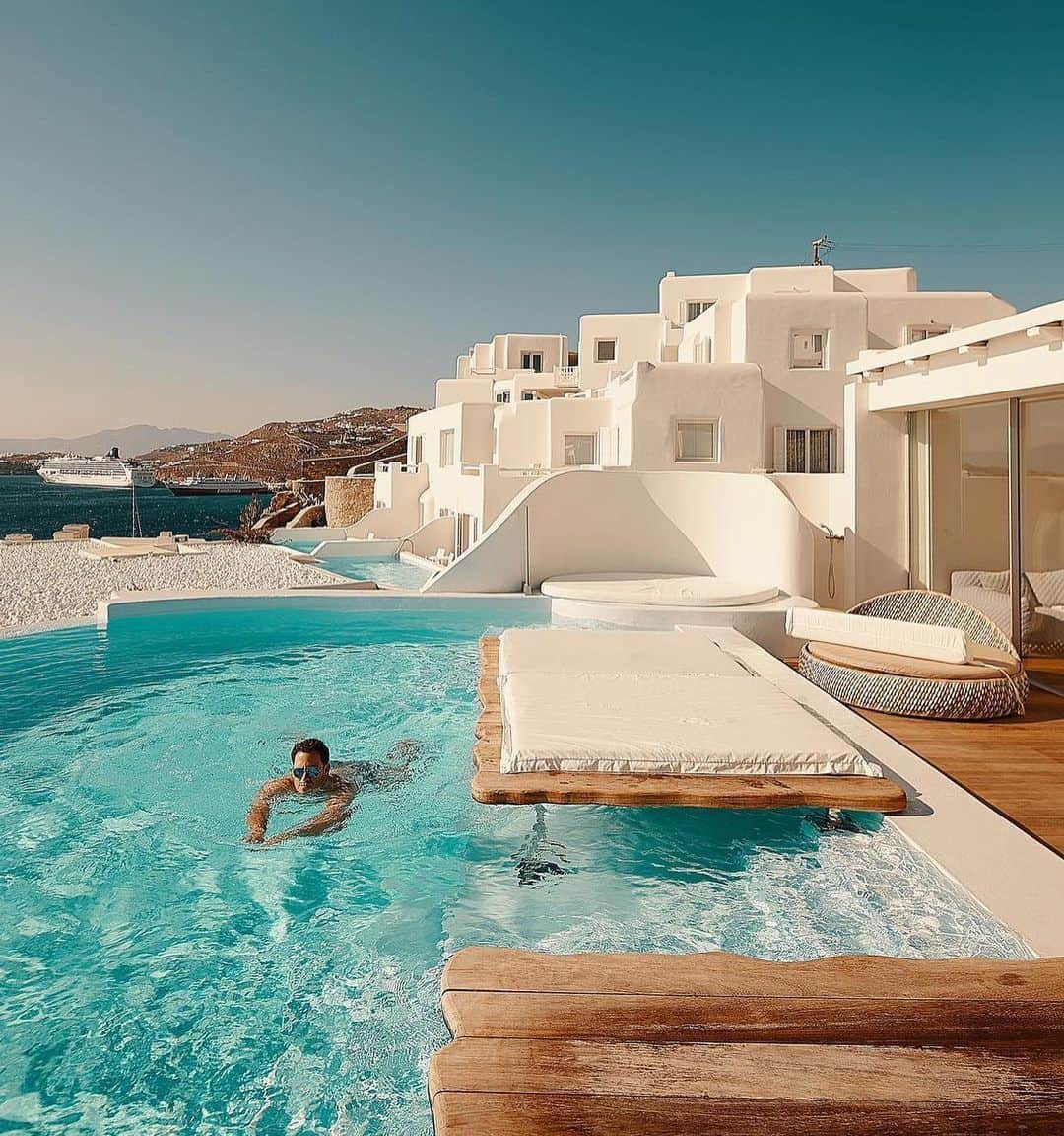 ティモシー・サイクスさんのインスタグラム写真 - (ティモシー・サイクスInstagram)「BLUE ASS WATER APPRECIATION POST: Too often we don’t realize what we have until it's gone, but then 2020 came along and helped teach us this lesson in some very brutal ways. I’ve posted about how too many people take our planet, wildlife, natural environment, freedom, democracy, opportunity & so many other things in our first world lives for granted, but I’ve also taken blue ass water aka JewBlue water for granted as you have no idea how much I miss traveling right now! Yes, I realize I’m spoiled AF, but I’ve also worked my butt off to be able to travel to 20-30 countries per year the past few years. While much of my travel these days is dedicated to growing @karmagawa and doing charity work, there’s so much beauty in this world, I love experiencing it in person and posting to show you and inspire you too! So, while you swipe through these photos understand they hardly do justice to how truly magical these places are. I know there’s far bigger things going on in the world right now than blue ass water, but let’s learn to appreciate ALL the little things that inspire us and motivate us, no matter how seemingly silly or insignificant they may be because we all have just one life so we must push ourselves to the max! You really can achieve ALL your dreams, whether it’s travel, charity, wealth, fame, fitness, family, freedom….whatever you want in this life can be yours if you study, practice & work hard enough while also staying patient & dedicated throughout your journey to achieve your goals. I have SO MANY motivations in my life, but I can’t wait to get back to swimming in some blue ass water soon! #jewblue #dailyinspiration #dreambig #blueasswater #jewblue」10月24日 4時37分 - timothysykes