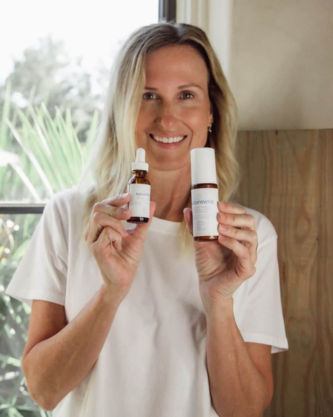 コリー・ロバートソンのインスタグラム：「Tomorrow’s my birthday 🥳 Soooooo, I thought why not post a bare-faced, no make-up pic and give you something FREE to celebrate, haha! 🤗  In case you don’t know, @naturmetic is the natural skin care line that I helped to develop and have been using exclusively for years. This isn’t a paid post. I love the product and hope you do too!   So here’s the deal:  all weekend long you can buy 1 get 1 free on the moisturizer and brightening serum NO CODE NEEDED, just ADD both products to your cart and you’ll get one free!   I use these 2 products every single day to reduce fine lines and wrinkles, brighten and hydrate my skin! Offer good until Sunday at midnight. Go to the @naturmetic link in my bio ❤️」