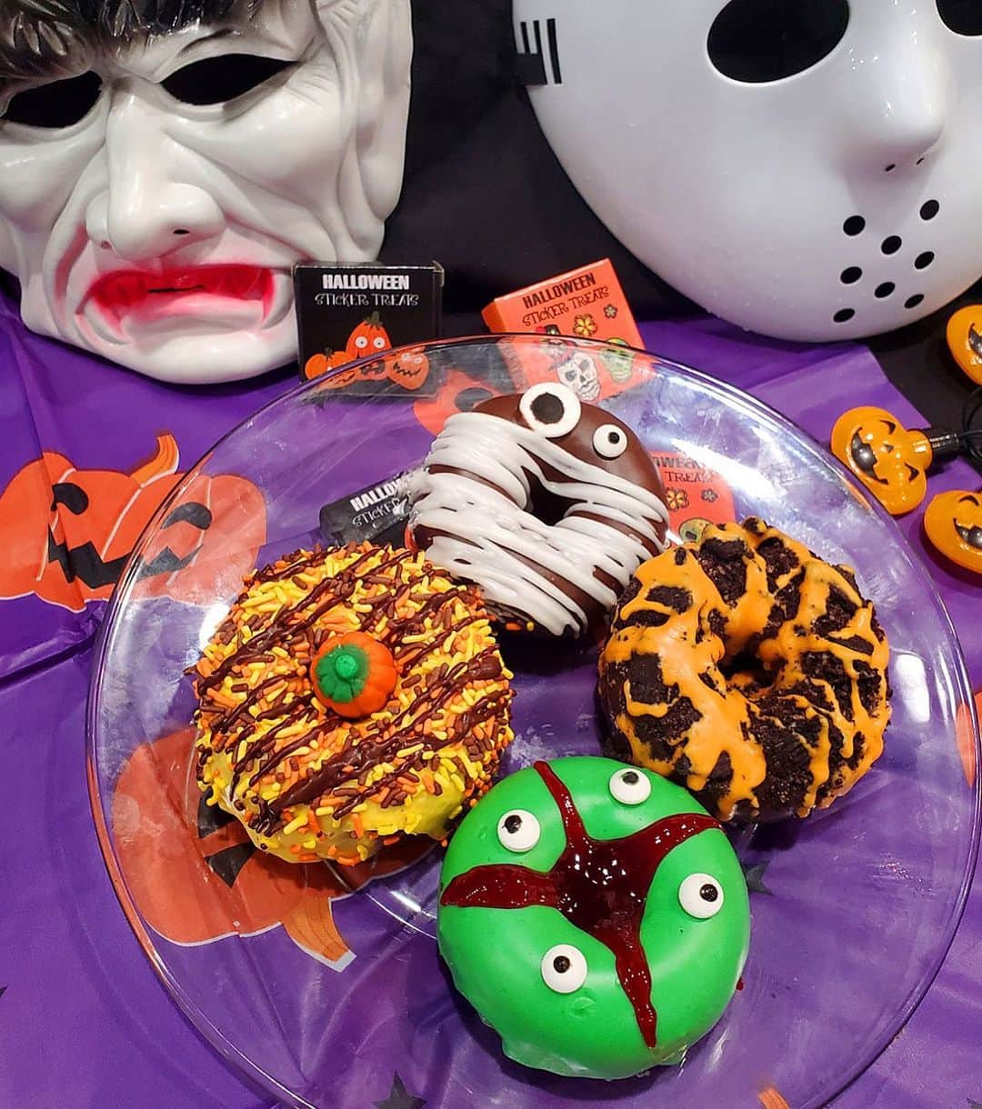 レイ・ミステリオ・ジュニアのインスタグラム：「Order your #SpookyHalloween Clean Cheatz now from @nutritionsolutions  🔥🔥🔥 Blueberry with sugar-free Strawberry Jelly) Chocolate Chunk with Oreo Crumble Chocolate Vanilla with Chocolate Drizzle and Sprinkles」