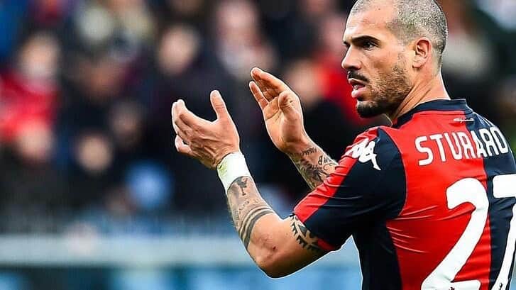 ステファノ・ストゥラーロのインスタグラム：「Passion 🔴🔵 #ForzaGenoa @genoacfcofficial」