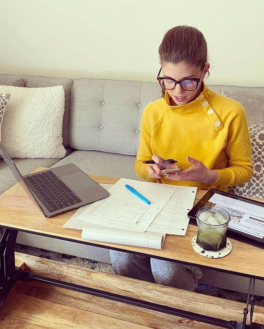 west elmさんのインスタグラム写真 - (west elmInstagram)「Not-your-average coffee table—this @fairtradecertified one ✨pops up✨ to sofa height to reveal hidden storage space AND can even be used as a #workfromhome desk. Swipe to see how it's done by some of our talented associates at @westelmalexandria and @westelmskokie! Link in bio #FairTradeFriday」10月24日 5時04分 - westelm