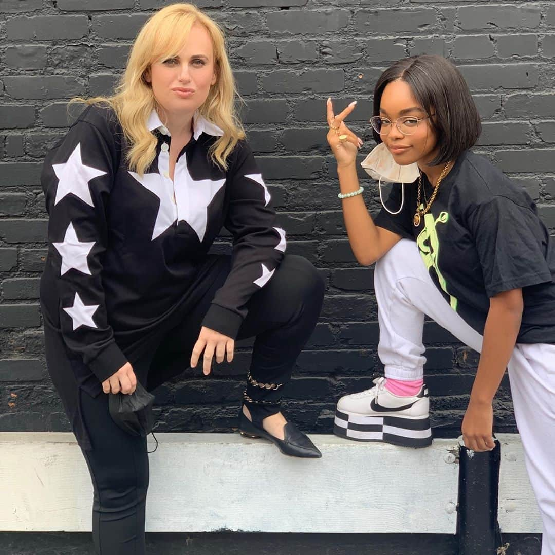 レベル・ウィルソンさんのインスタグラム写真 - (レベル・ウィルソンInstagram)「We’re starting a dope AF girl group now @marsaimartin #tinytalkshow」10月24日 5時19分 - rebelwilson