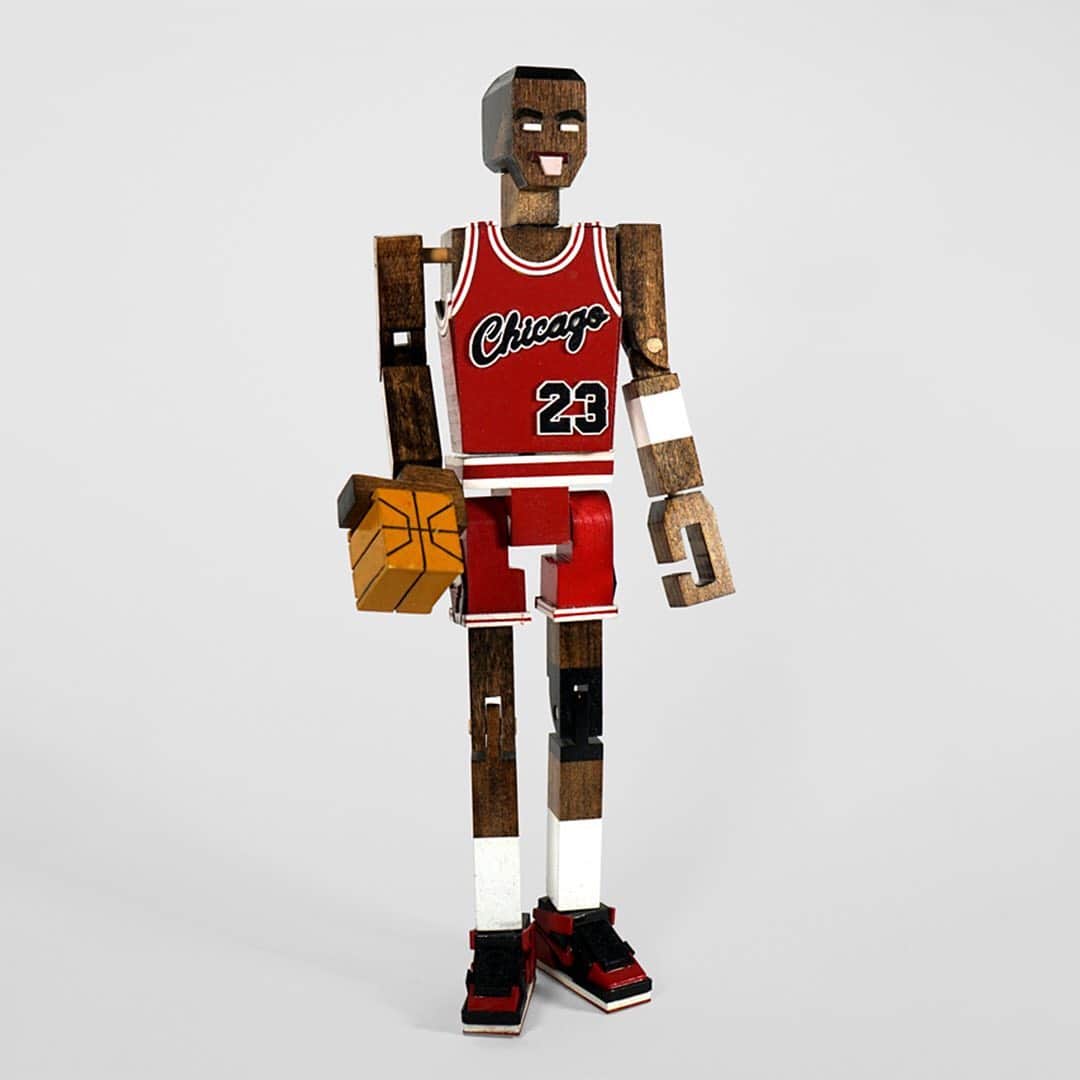 HYPEBEASTさんのインスタグラム写真 - (HYPEBEASTInstagram)「@hypebeastart: @honorroller has released a Michael Jordan Wooden sculpture. The wooden sculpture is crafted in Honorroller’s signature geometric technique and features the iconic basketball player adorning the throwback, Chicago Bulls script jersey. The work has already sold at Nifty’s online auction, fetching $4,075 USD. Accompanying the sculpture are four stop motion videos from the artist’s Champion Editions series entitled S Guitar, D Beats, L Singer and Jordan — which features the physical sculpture. Each of these digital works are on sale for $300 USD in an edition of 15 each.⁠⠀ Photo: Nifty Gateway」10月24日 5時14分 - hypebeast