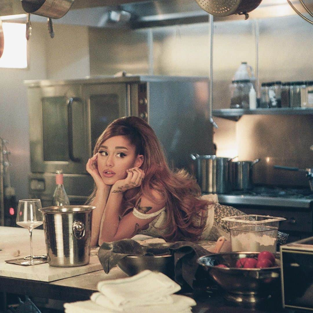 アリアナ・グランデさんのインスタグラム写真 - (アリアナ・グランデInstagram)10月24日 5時25分 - arianagrande