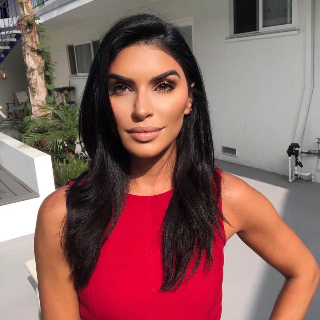 Michele Plaiaのインスタグラム：「Lady in red 💃🏻  Brows microblading and face ❤️ by @eliot_beauty 🌹 Haircut and Brazilian blowout 🦋 by @anyasinstalife @suiteone01」