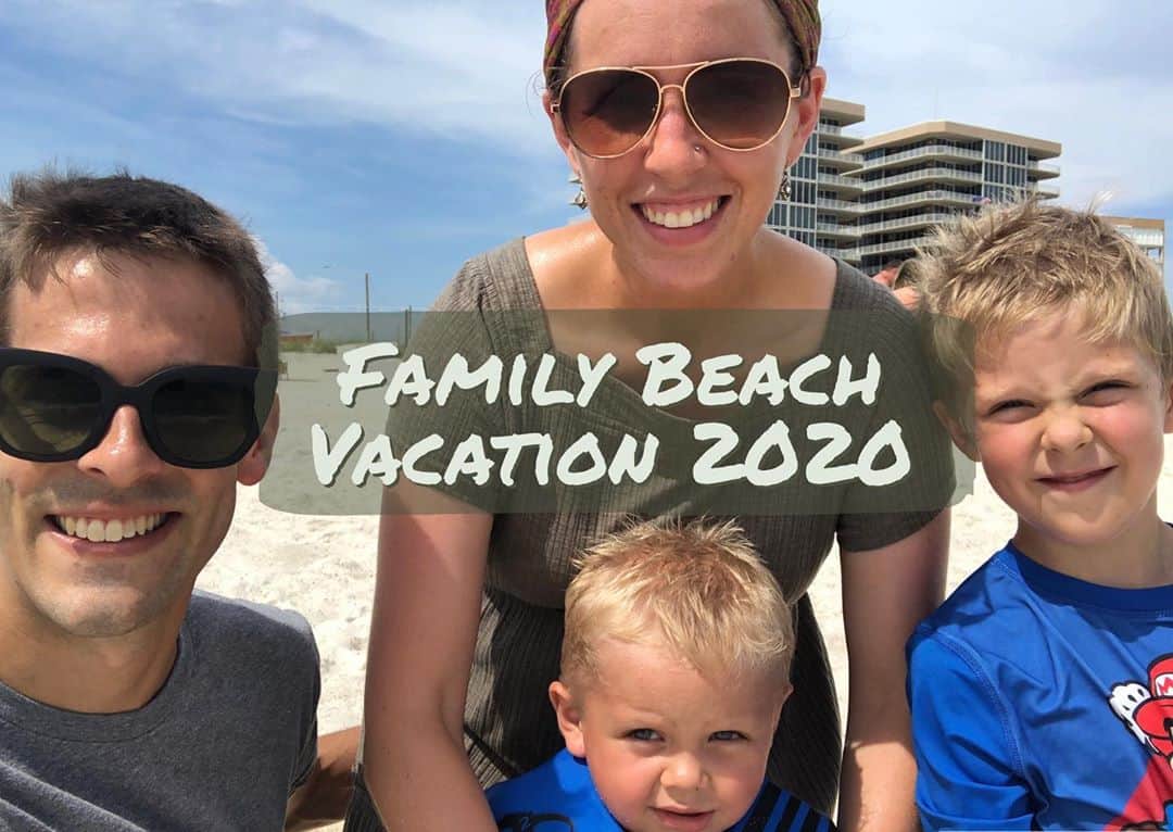 デリック・ディラードのインスタグラム：「🏖Finally!! We have our beach vacation videos and pics up! Swipe up in my stories to see where we went or visit our blog: www.dillardfamily.com」