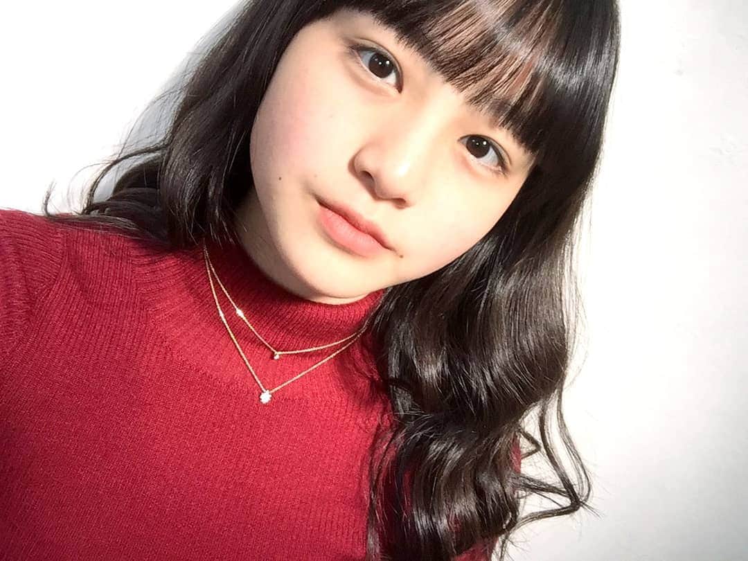 丸本凛のインスタグラム：「お陰様で口内炎はパッチを貼って治しました! 皆さんありがとうございました🥰 #instagood#ゆるまき#ゆるまきヘア#ゆる巻き#팔로우미#셀피」