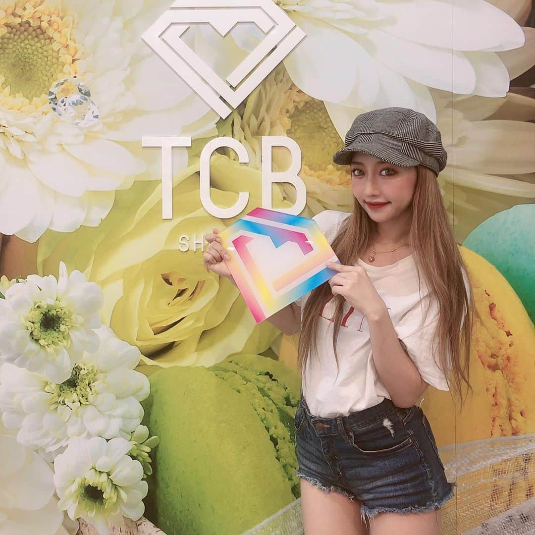 加瀬愛莉さんのインスタグラム写真 - (加瀬愛莉Instagram)「東京中央美容外科渋谷院　@tcbshibuya で　#tcb式鼻先尖鋭術 を受けました♡ 腫れもほぼ引いてめっちゃいい感じに理想のアップノーズになれたよぉお（＾ν＾） 鼻整形ってめっちゃ顔変わるから怖いって人も多いよね😳💦 絶対失敗したくないよね！！！でも担当してくれた　#吉田慧 先生🏥✨ @tcb_yoshida ほんっとにカリスマです🔥 鼻先がつんっと上がって理想通りナチュラルに仕上がってほんと嬉しい🥺💓 しっかり話聞いてくれるよ♡ ・ #鼻整形ならtcb東京中央美容外科　#東京中央美容外科渋谷院 #鼻整形 #鼻先尖鋭術 #ビフォーアフター #症例写真 #pr #東京中央美容外科 #渋谷 #美容整形 #美容外科 #美容クリニック #tcb鼻先尖鋭症例　#美容整形ならtcb東京中央美容外科」10月24日 15時21分 - airi0413_k