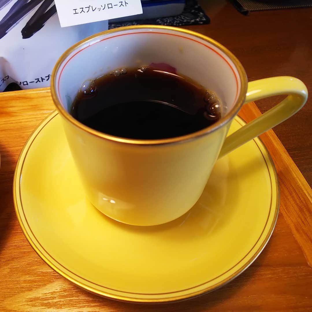 みながわゆみさんのインスタグラム写真 - (みながわゆみInstagram)「#コーヒー #coffee #イズコーヒー #iskoffee #おいしい #コーヒー好きな人 #コーヒー好きな人と繋がりたい #コーヒーカップ #コーヒータイム #癒される時間 #エスプレッソロースト」10月24日 15時17分 - nama.09.19