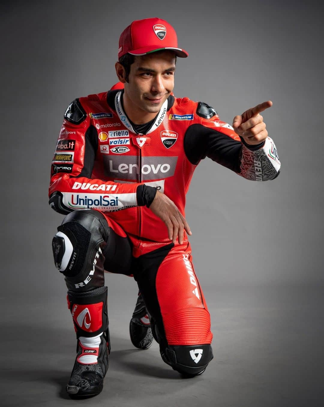 MotoGPさんのインスタグラム写真 - (MotoGPInstagram)「Tanti auguri Danilo! 🎂 Join us in wishing a big Happy Birthday to @petrux9  who turns 3⃣0⃣ today!!! 🎉 #DP9 #MotoGP #Birthday #HappyBirthday」10月24日 15時30分 - motogp