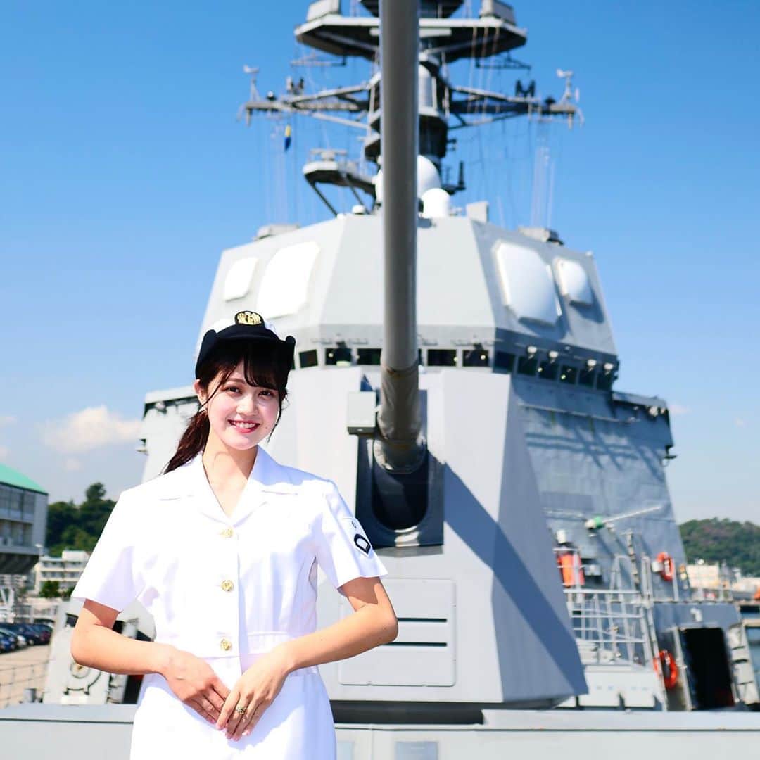 牧野莉奈さんのインスタグラム写真 - (牧野莉奈Instagram)「先日、海上自衛隊 横須賀地方総監部に見学へ行きました✨ 撮影ではいつも貴重な体験をさせていただいております😭🙏🏻 制服も着せていただきました👩🏼‍✈️🤍似合ってますか？🙊 見学では海上自衛隊のお仕事などについてたくさん知ることができて、とても素敵な時間を過ごせました🧚🏻‍♀️💕 見学のイベントなどもやっているそうなので、ぜひみなさんも一度見学してみてください！！本当に感動します！！✨  _________________________________⁣ 海上自衛隊 横須賀地方総監部 主催,部隊調整： @jmsdf_yrh 撮影,学生調整： @tp6413⁣  _________________________________⁣  #海上自衛隊 #海自 #横須賀市 #艦艇 #艦活 #制服 #ミス國學院 #國學院大學 #ミスコン」10月24日 15時38分 - rnpx_8