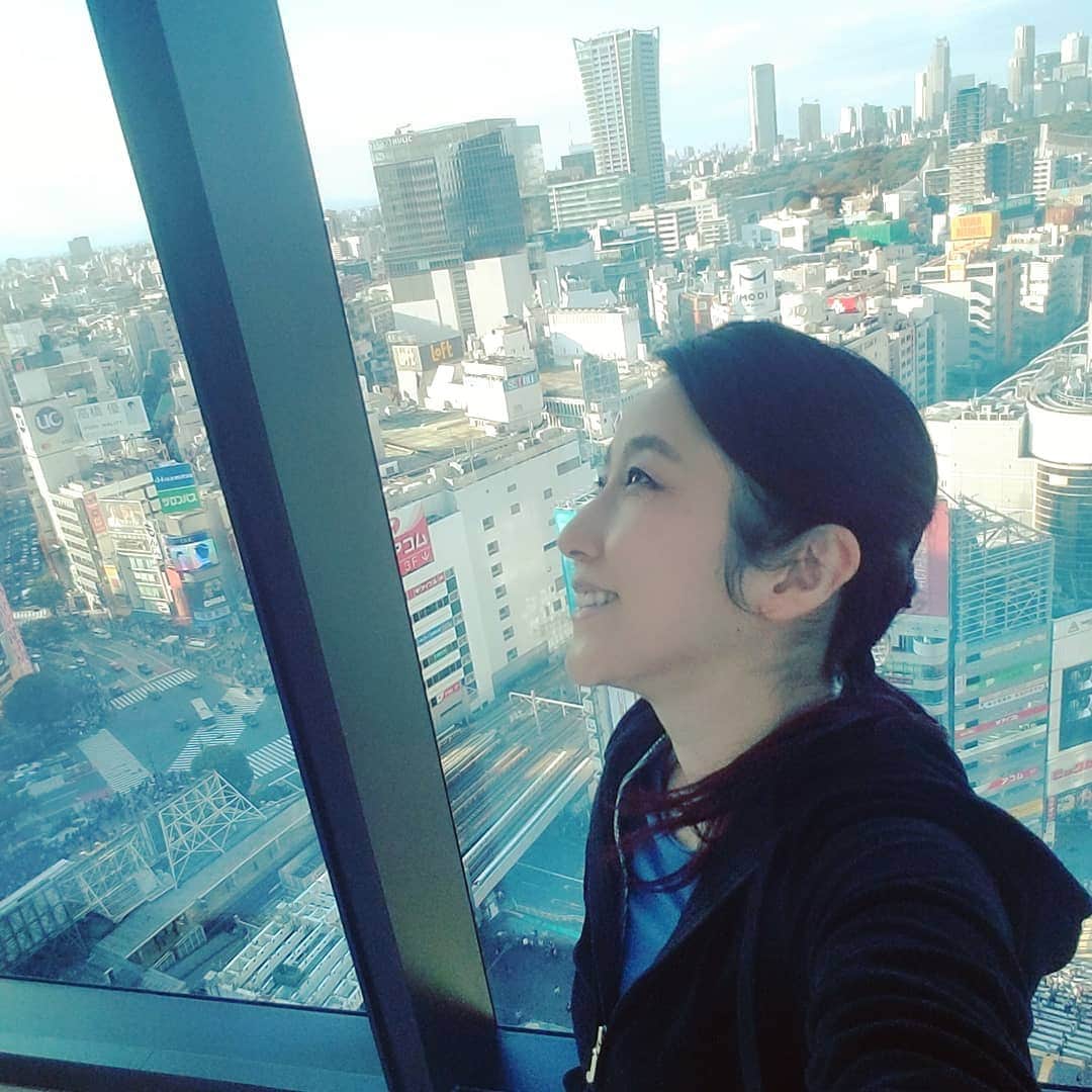 常世晶子さんのインスタグラム写真 - (常世晶子Instagram)「こんにちは～🙋‍♀️☀️ 渋谷は今日も混んでいます！  #お元気ですか？ #疲れていませんか？  #☕ #💤」10月24日 15時36分 - tokoyo_shoko