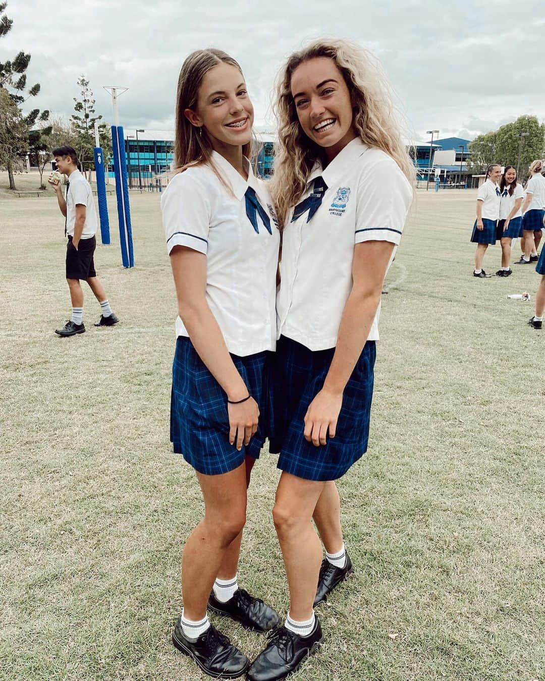 Ellie BEERのインスタグラム：「last school day with the best! #2020」