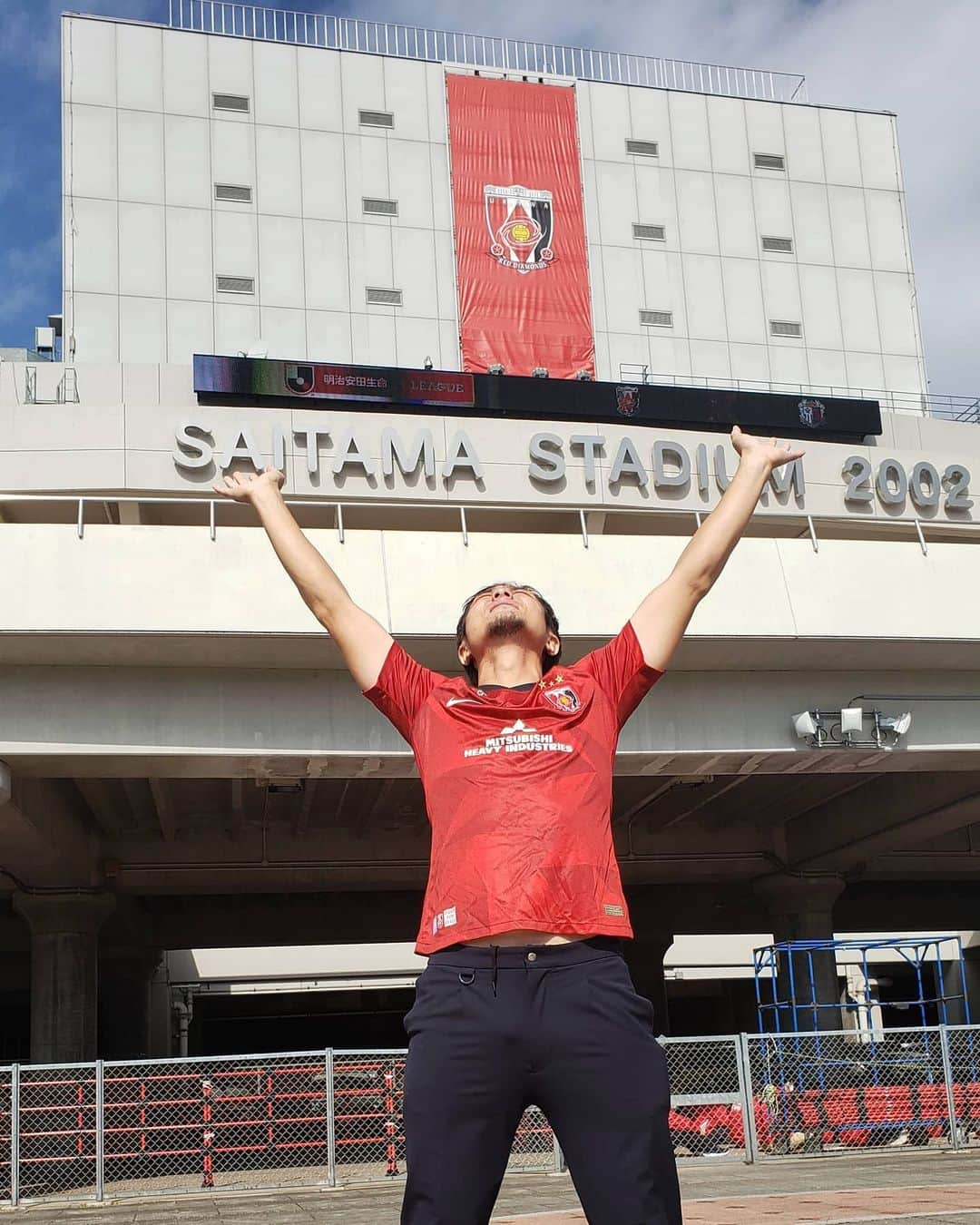 那須大亮さんのインスタグラム写真 - (那須大亮Instagram)「埼玉スタジアム⚽  浦和所属の時の試合前のルーティン(^^)  #浦和レッズ  #埼玉スタジアム #Jリーグ第24節 #元気玉 #ルーティン」10月24日 15時44分 - nasudaisuke_official