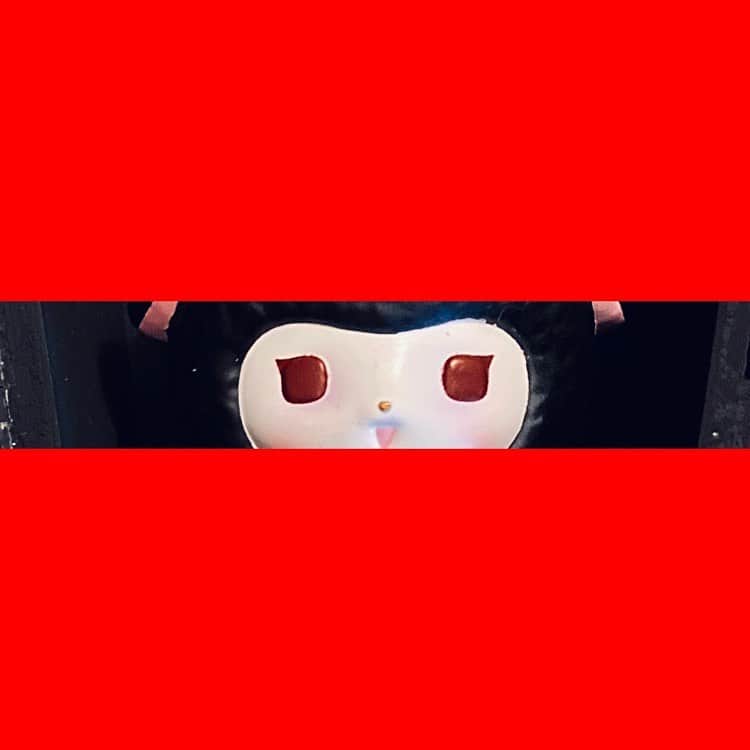 加倉井ミサイルのインスタグラム：「クックック…みんな 今日がなんの日か知ってる？ 今日はこの　#ワルミミ　さまが渋谷PARCO【AKASHIC RECORDS】にてデビューする日よ…！🦇😈🦇 アーハハッハッハ！  渋谷PARCOのワルミミに会いに来たらスクランブルスクエアのリビエールさんでねこのお菓子缶をおみやげに買って行くがいいわ！ 夢でうなされるほどおいしいわよ…クックック🦇😈🦇  ※ちなみにAKASHIC RECORDSは本日〜月曜日は抽選入場、火〜金はフリー入場となります  @pop_by_jun @youareculture.jun @stylevoice_official @medicom_toy  #warumimi #今日のミミちゃん🐏 #todaysmimi🐏 #sofvi #vag22  #medicomtoy #絵本  #manga #cartoon #cartoons  #painting #illustration #art #artwork #artist #picturebooks #Childrensbook #childrenbook #stuffed #softtoy #softtoys #stuffedanimals #stuffedsheep  #sheep #happy」