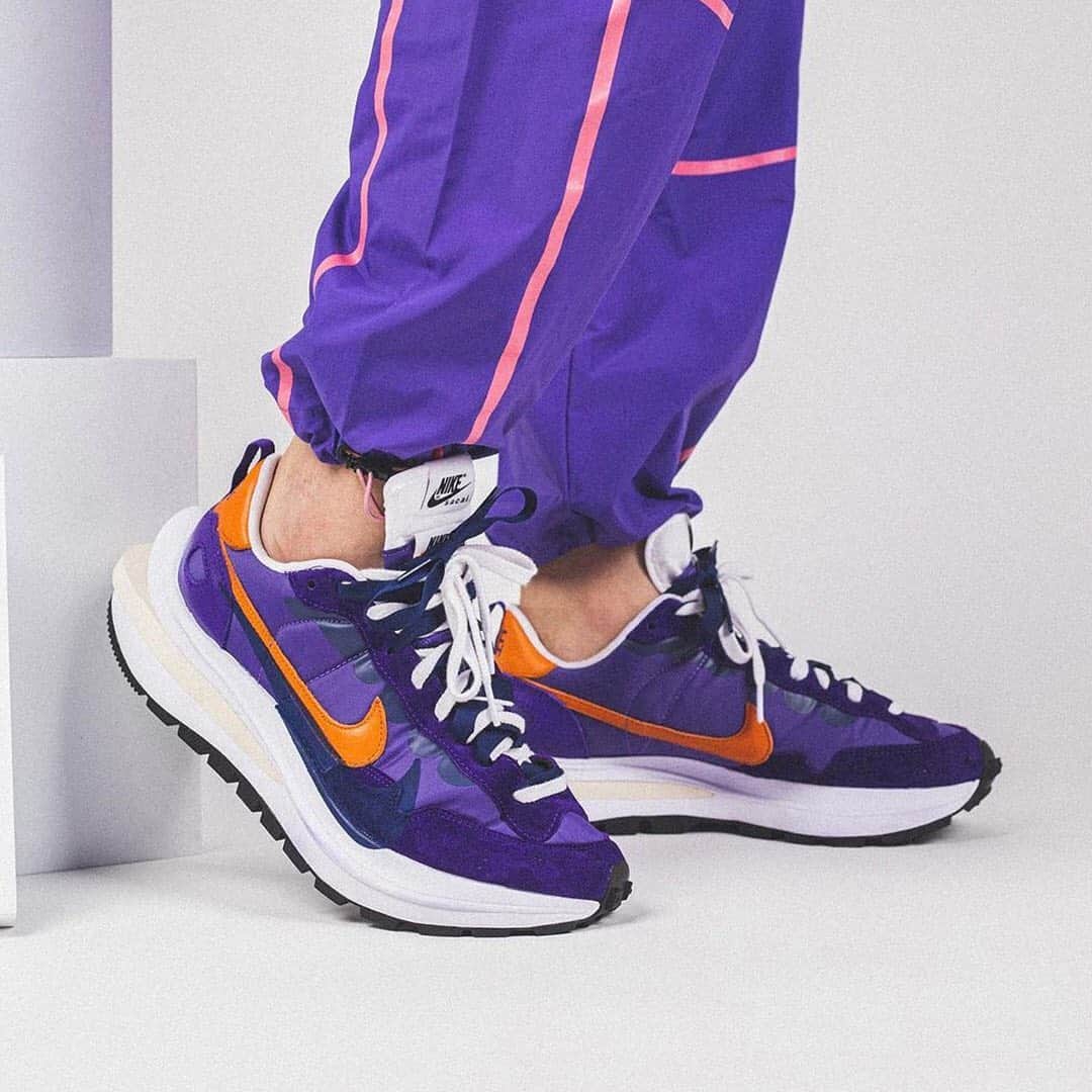 HYPEBEASTさんのインスタグラム写真 - (HYPEBEASTInstagram)「@hypebeastkicks: @sacaiofficial and @nike‘s highly-anticipated Vaporwaffle has surfaced in a new purple and orange colorway. Equipped with a doubled-up detailing and thick midsole, the new makeup features uppers made from nylon instead of mesh, as well as rich purple suede and leather pieces on the heel, eyestays and toebox. Orange hits at the top midfoot Swoosh and the co-branded heel tab, and black waffle outsoles finish off the look. It’s expected to arrive either later this fall or in early 2021. Stay tuned for official release notes. ⁠⠀ Photo: @repgod888」10月24日 15時58分 - hypebeast