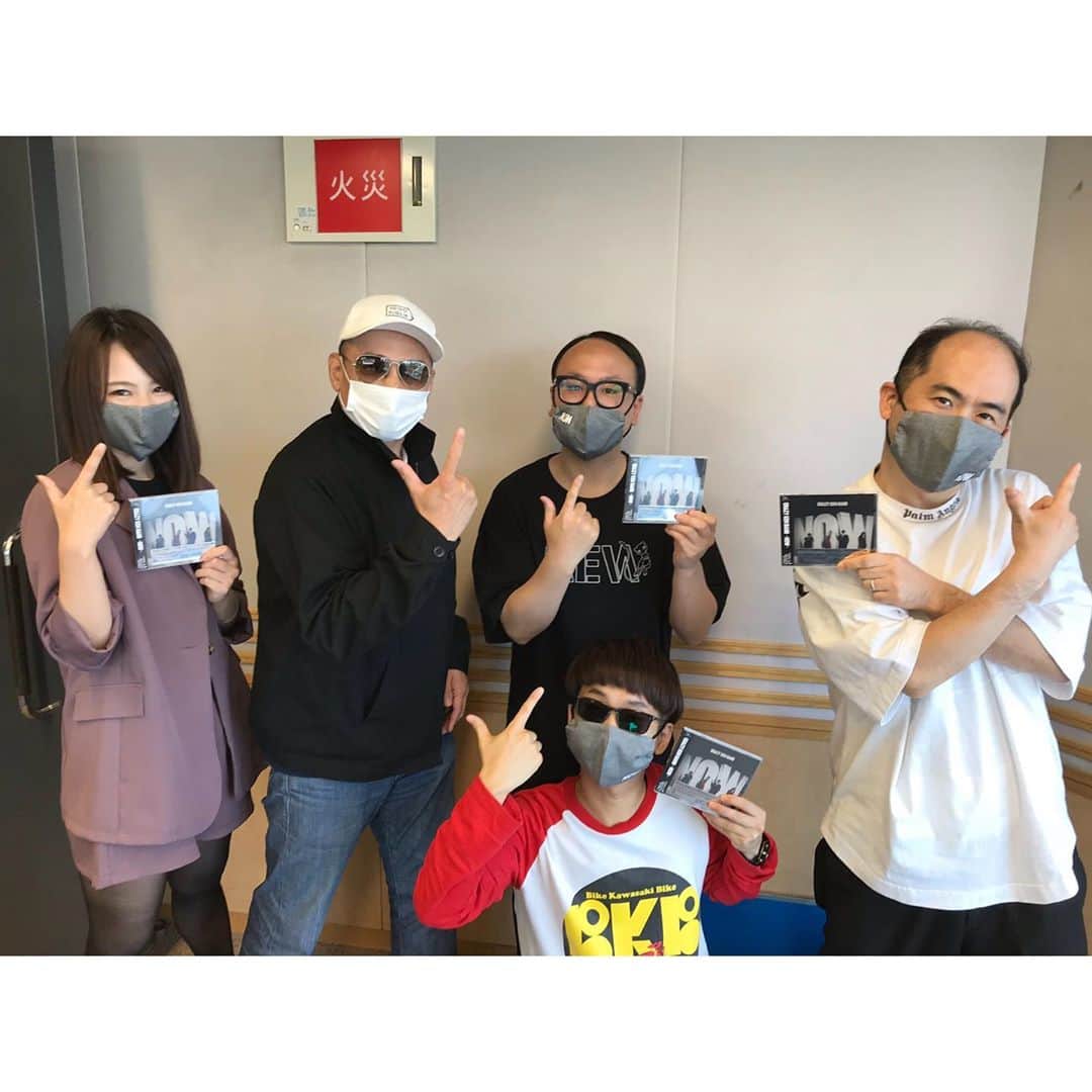 舘谷春香のインスタグラム：「#pepepeラジオ 今日もありがとうございました！ゲストはクレイジーケンバンドの横山剣さん！ずっと素敵でかっこよかったー！いーねっ！  21日に新アルバム「NOW」がリリースされたとのことです〜！これがまたカッコいい〜！ 音楽とバイクと焼肉がお好き…！ カッコいい〜！(何回目)  ハゲアゲソングもあったし、劣等感川柳もあったし、謎の新コーナーもあったし、楽しかった〜☺️✨ 来週はゲスト2組！来週も楽しみ〜！  #pepepeラジオ #ペペペラジオ #トレンディエンジェル #バイク川崎バイク #BKB #舘谷春香 #クレイジーケンバンド #CKB #横山剣 さん #音楽番組 #musicprogram #music #音楽のある生活 #川柳 #劣等感川柳 #カラオケ #カラオケ番組 #カラオケ行きたい #けどいけない #から番組でカラオケ気分味わう #文化放送 #スペシャルウィーク #radiko」