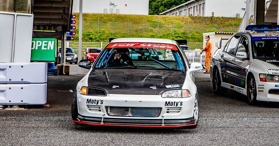 mistbahnさんのインスタグラム写真 - (mistbahnInstagram)「_ YELLOW DRAGON Full Stage' EG6 Honda CIVIC SiR _ Shot on May-24 2020 "HONDA VTEC ONE MAKE RACE 2020 Rd.2" organized by @zerofighterautocustom at Okayama International Circuit _ owner: @yujiataokachocoball photo: @mistbahn _ _ JP) 2020年5月24日 岡山国際サーキット、ゼロファイターさん( @zerofighterautocustom )主催「HONDA VTEC ONE MAKE RACE 2020 Rd.2」。 _ _ #hondaonemakerace #ホンダvtecワンメイクレース #zerofighterautocustom #okayamainternationalcircuit #岡山国際サーキット #fullstage #フルステージ #yellowdragon #イエロードラゴン #honda #civic #hondacivic #ホンダシビック #シビック #eg6 #eg #egcivic #ej1 #eg9 #bseries #b16 #b16a #osakajdm #kanjo #kanjostyle #kanjoracer #kanjozoku #timeattack #timeattackjapan #hondasontrack」10月24日 7時47分 - mistbahn