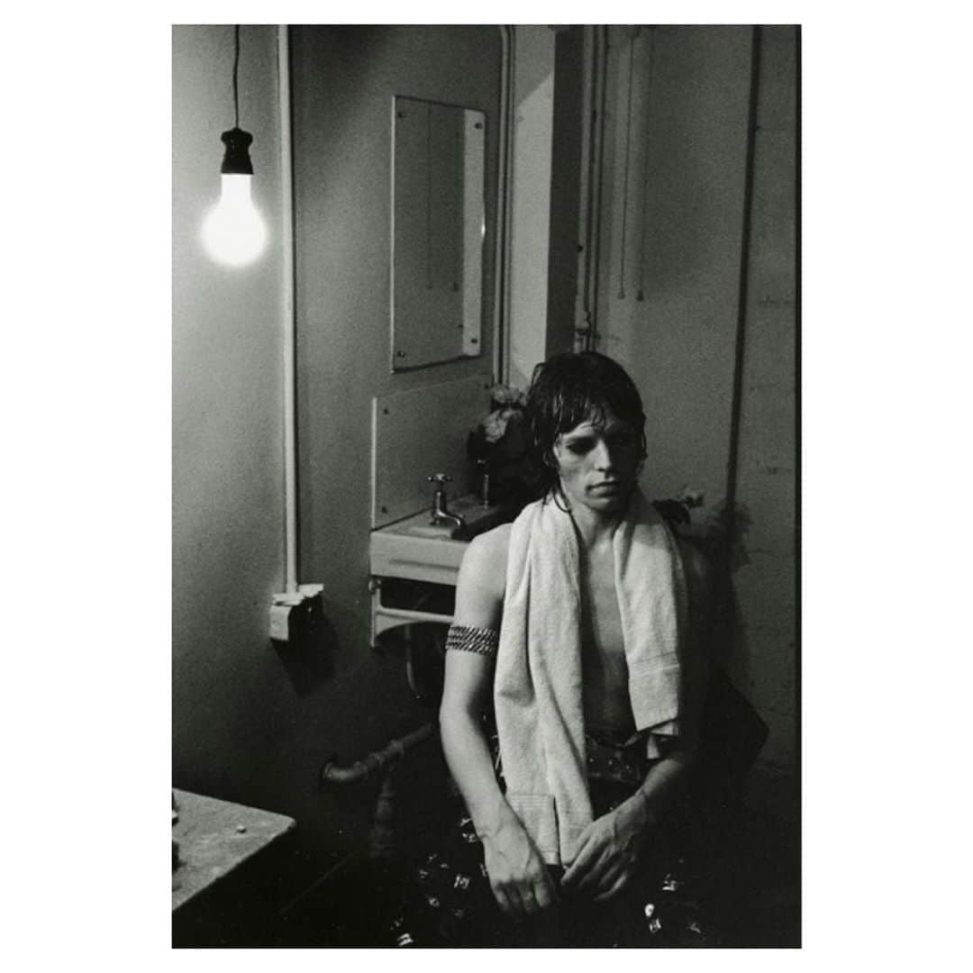 ローラ・ベイリーさんのインスタグラム写真 - (ローラ・ベイリーInstagram)「Mick Jagger ⚡️   1976  (Weekend reading ~  David Bailey ~  LOOK AGAIN)」10月24日 7時42分 - laurabaileylondon