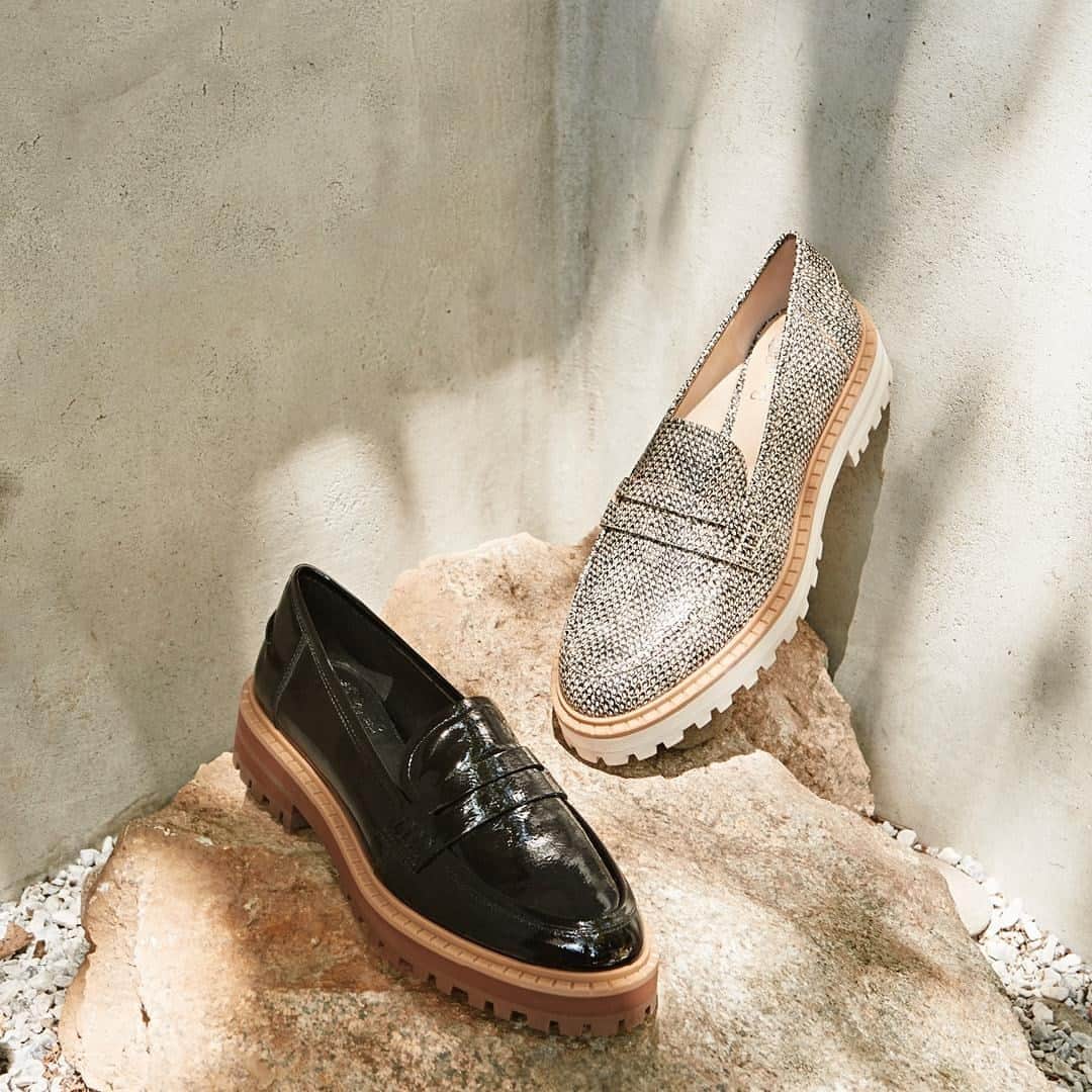 のインスタグラム：「Treat your feet to our McKella Penny Loafers. These slip-on loafers are comfy-cool. #vincecamuto #fall2020」