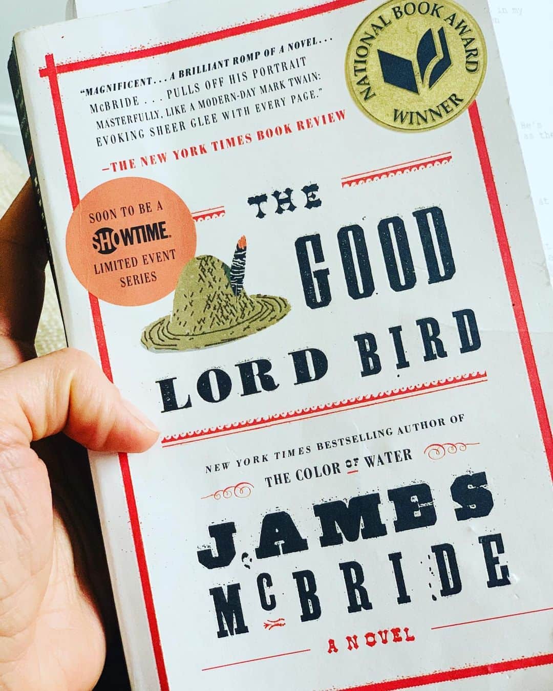 ブリジット・モイナハンさんのインスタグラム写真 - (ブリジット・モイナハンInstagram)「Saw an interview with @ethanhawke about his new show @thegoodlordbird on @showtime so I had to read the book before I tuned in! @jamesmcbrideauthor #whatareyoureading」10月24日 8時06分 - bridgetmoynahan