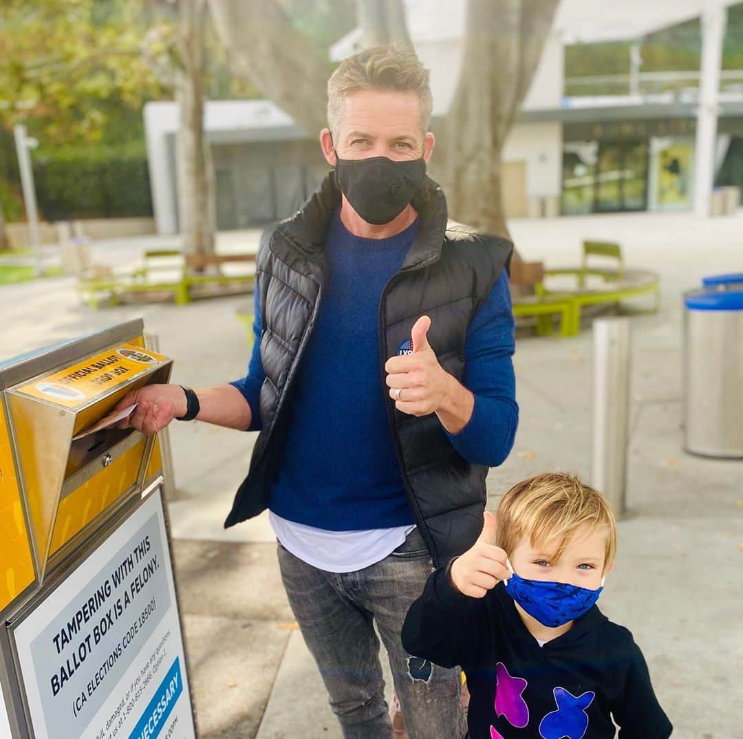 ショーン・マグワイアさんのインスタグラム写真 - (ショーン・マグワイアInstagram)「I’ve waited 20 years to vote for the first time. I had no idea my first election would become one of the most important in history. Proud to vote and teach our boys the importance & responsibility of being part of democracy.」10月24日 8時22分 - iamseanmaguire