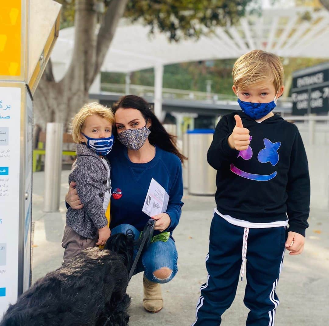 ショーン・マグワイアさんのインスタグラム写真 - (ショーン・マグワイアInstagram)「I’ve waited 20 years to vote for the first time. I had no idea my first election would become one of the most important in history. Proud to vote and teach our boys the importance & responsibility of being part of democracy.」10月24日 8時22分 - iamseanmaguire