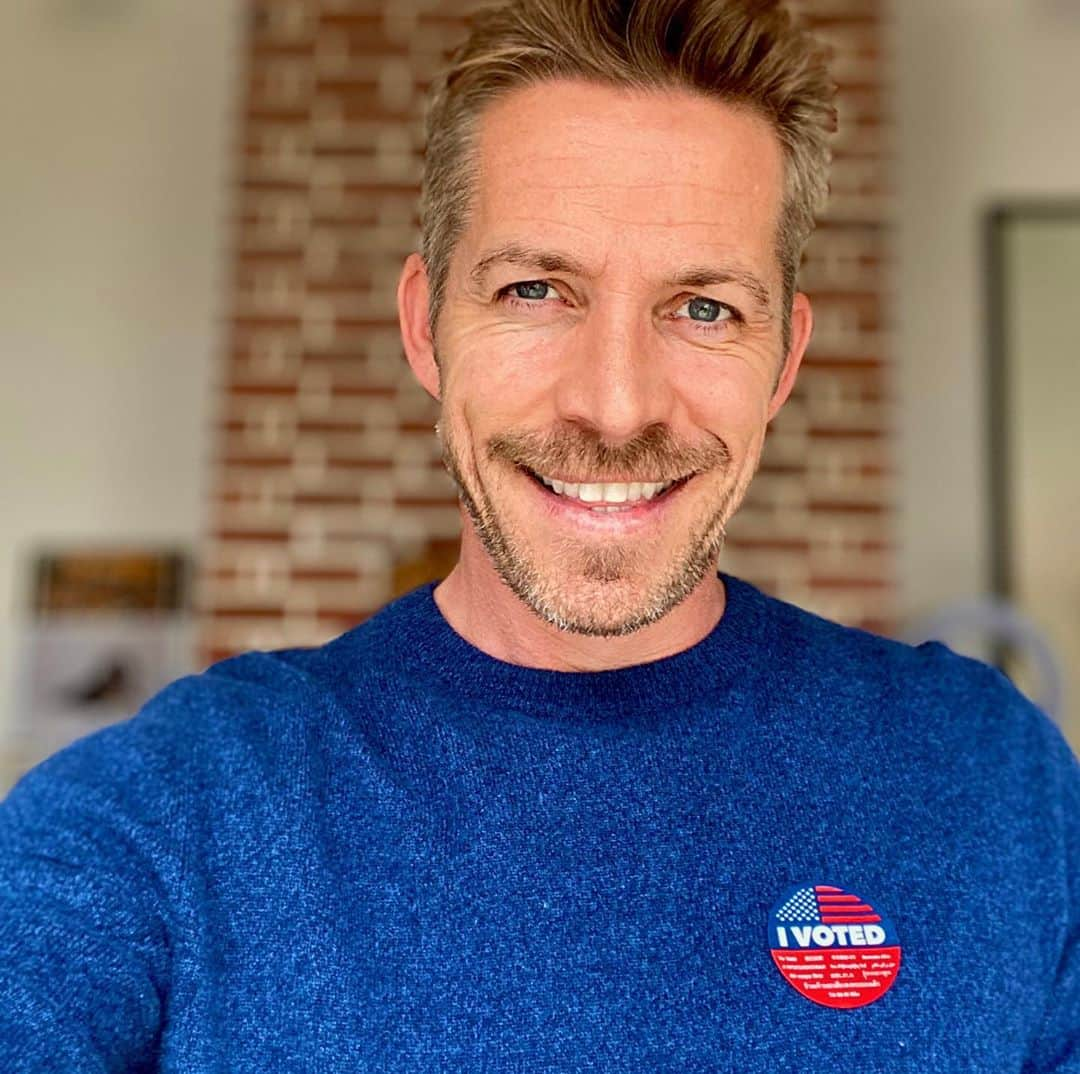 ショーン・マグワイアさんのインスタグラム写真 - (ショーン・マグワイアInstagram)「I’ve waited 20 years to vote for the first time. I had no idea my first election would become one of the most important in history. Proud to vote and teach our boys the importance & responsibility of being part of democracy.」10月24日 8時22分 - iamseanmaguire