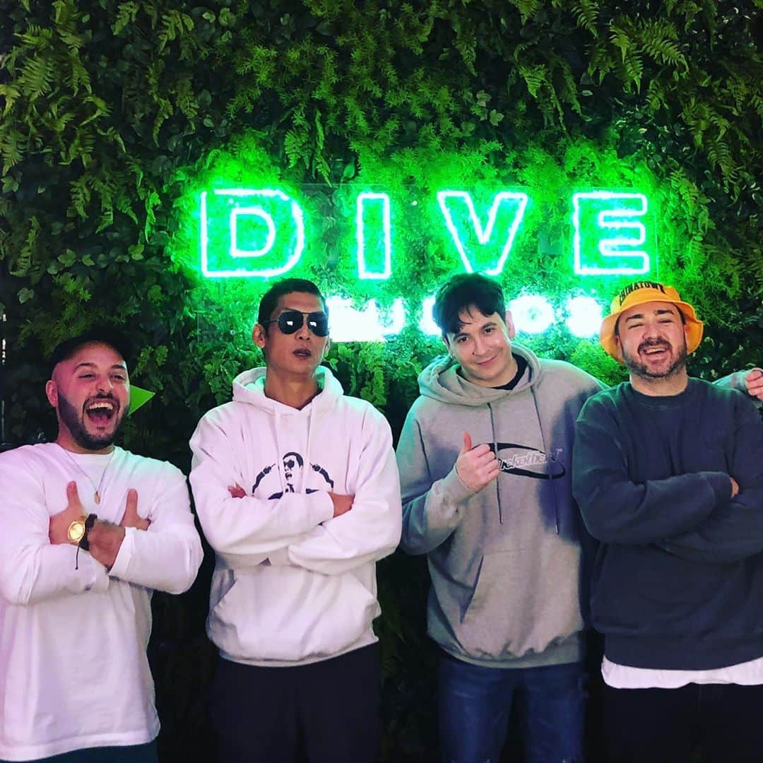 サム・ハミントンのインスタグラム：「Looking forward to this podcast! 이 팟캐스트 너무 기대 된다!」