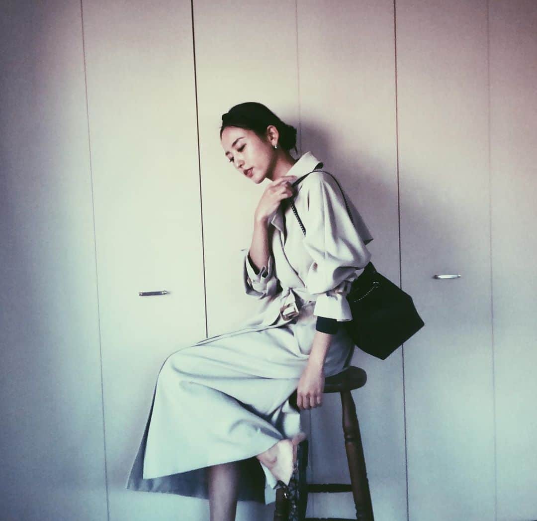 尾形沙耶香さんのインスタグラム写真 - (尾形沙耶香Instagram)「#autumnoutfit 🧥💋  #トレンチコートコーデ」10月24日 8時41分 - sayakaogata