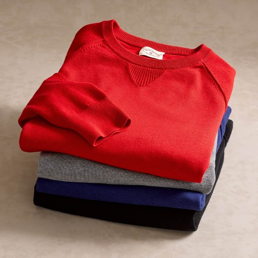 ブルックスブラザーズさんのインスタグラム写真 - (ブルックスブラザーズInstagram)「The cozy comfort starter stack: new, super soft #RedFleece Cotton-Cashmere crewneck sweaters, in four colors. Head to the link in our bio to explore our latest autumnal sweaters. #BrooksBrothers #FeelsLikeFall」10月24日 8時44分 - brooksbrothers