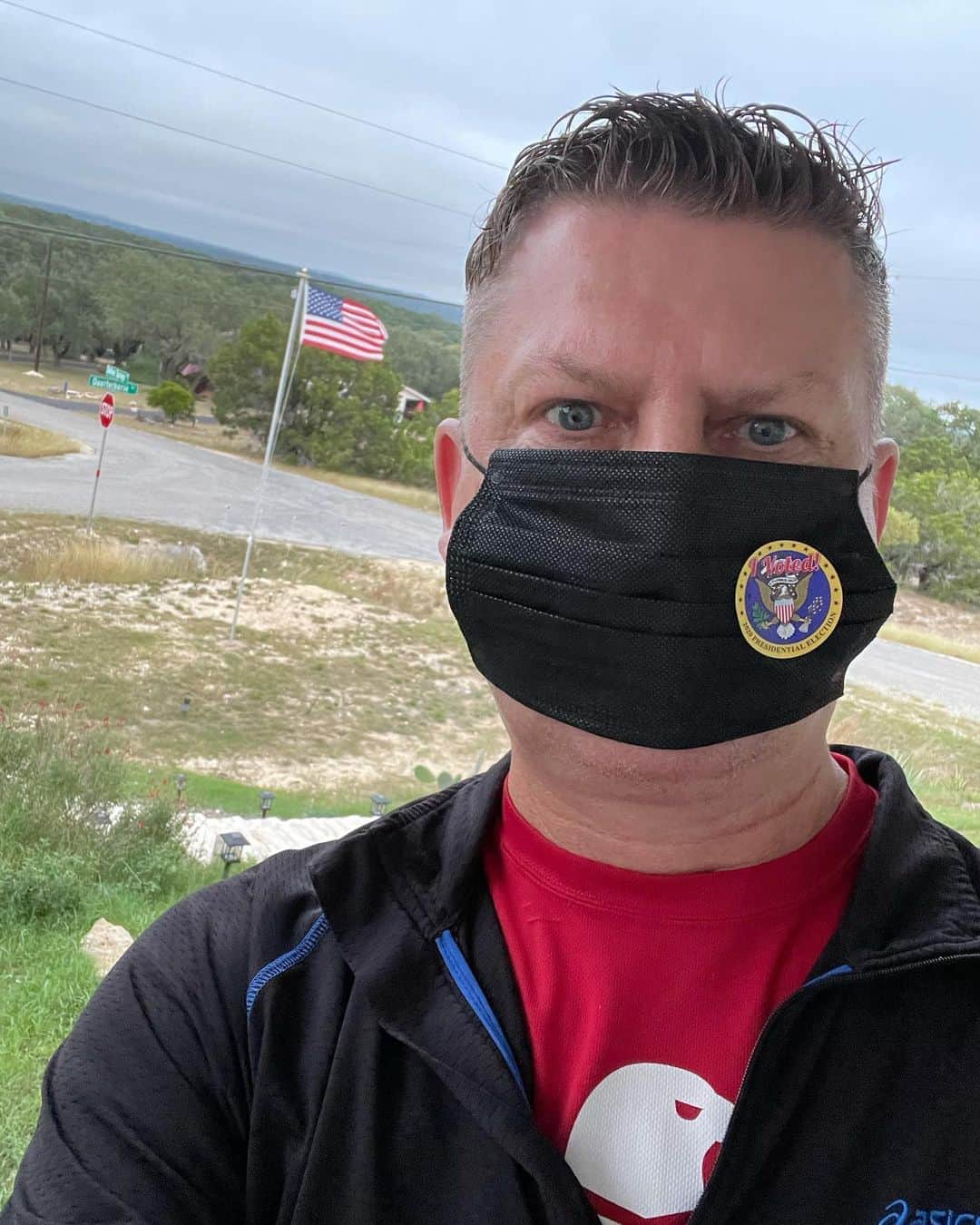 sevimli_hayvanlar34さんのインスタグラム写真 - (sevimli_hayvanlar34Instagram)「1st time ever voting with a mask on but as a Veteran we must support those daily willing to give their lives for our freedoms if we don’t vote we lose everything we have worked so hard to obtain in this great country 👊🇺🇸🙏 #vote」10月24日 8時47分 - rodeubanks