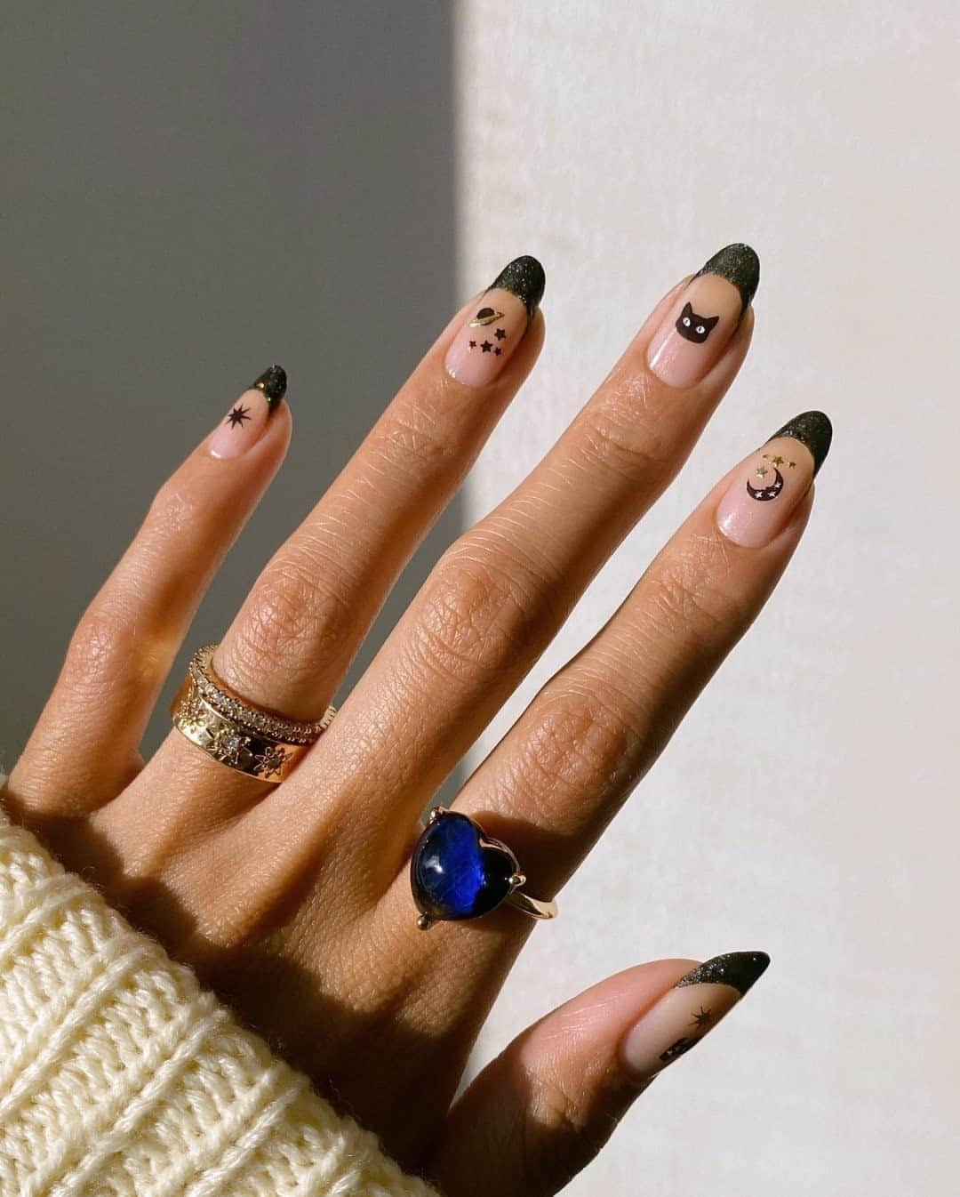 OPIさんのインスタグラム写真 - (OPIInstagram)「Dropping in to share some #HalloweenMani inspo 👻 @overglowedit Shade: #HeartandCoal   #OPIObsessed #ColorIsTheAnswer #NOTD #NailSwag #NailsOfInstagram #NailsOnFleek #NailPolish #Nails #OPI #halloween #Halloweennails」10月24日 9時00分 - opi