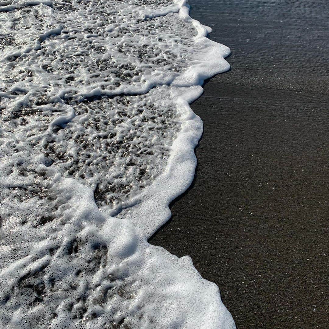 萩原章太のインスタグラム：「goodmorning 海はいってスッキリしよう！ なにがリアルでなにがフェイクか #saturday #surf」
