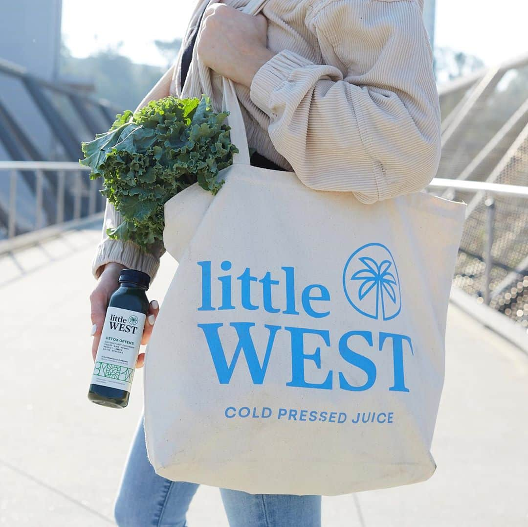 エミリー・ヴァンキャンプのインスタグラム：「You know I love me some @littlewest  juice and I’m beyond excited to hear that Whole Foods in California, Arizona and Nevada will now be carrying it! Love that @wholefoods supports local, small businesses. It’s been a long journey for our friends at @littlewest and we couldn’t be happier for them 💞 If you don’t live in those states- you can order online. They ship nationally! Not an ad- just a very proud friend and a huge lover of this juice. Stay healthy everyone 🌿🌿🌿」