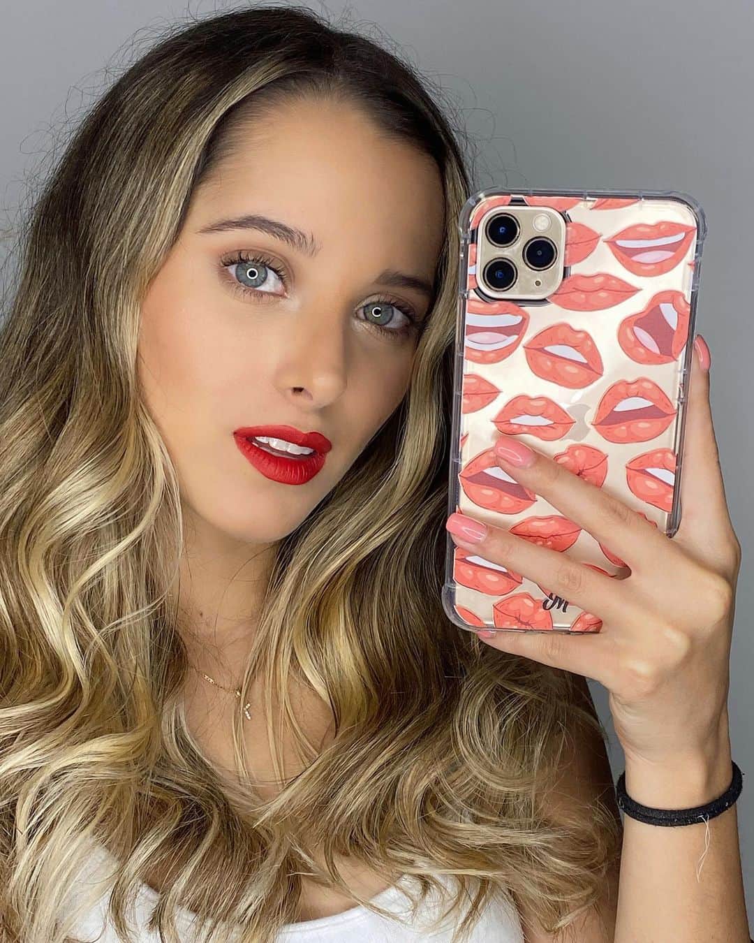 ミッチェル・オルベラのインスタグラム：「Recuerden que les tengo un 10% con mi código MICHELLEO 🤩 @mandalacases」