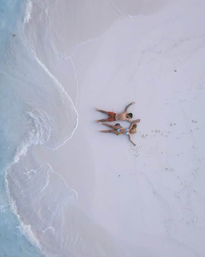 ガブリエル・メディーナのインスタグラム：「Maldives. We’ll miss you 💙 ll Hora de dar tchau 💙  @andrecallado」