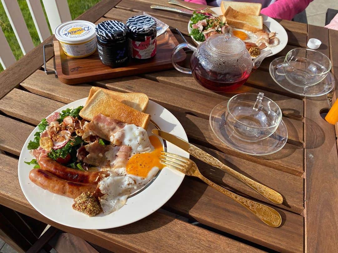MARILYN YUURI FUKUSEさんのインスタグラム写真 - (MARILYN YUURI FUKUSEInstagram)「今日の朝食🥞 お庭で食べたよ💕 毎日こんな優雅にしたいけど 現実は無理😂😂」10月24日 9時21分 - yuuri_fukuse