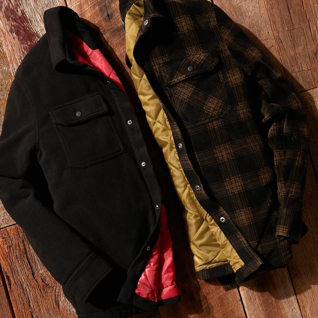 ボルコムのインスタグラム：「For when it’s not quite cold enough for a full jacket, but too chilly for a tee, the ‘Bower Polar’ fleece has you covered! 🍂  👉🏽 vol.cm/jackets 👈🏽」
