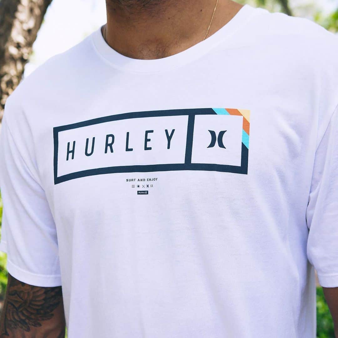 hurleyさんのインスタグラム写真 - (hurleyInstagram)「It’s the weekend, who has some adventure in store? Get your essentials for the morning hike or beach day, online now on Hurley.com.」10月24日 9時44分 - hurley