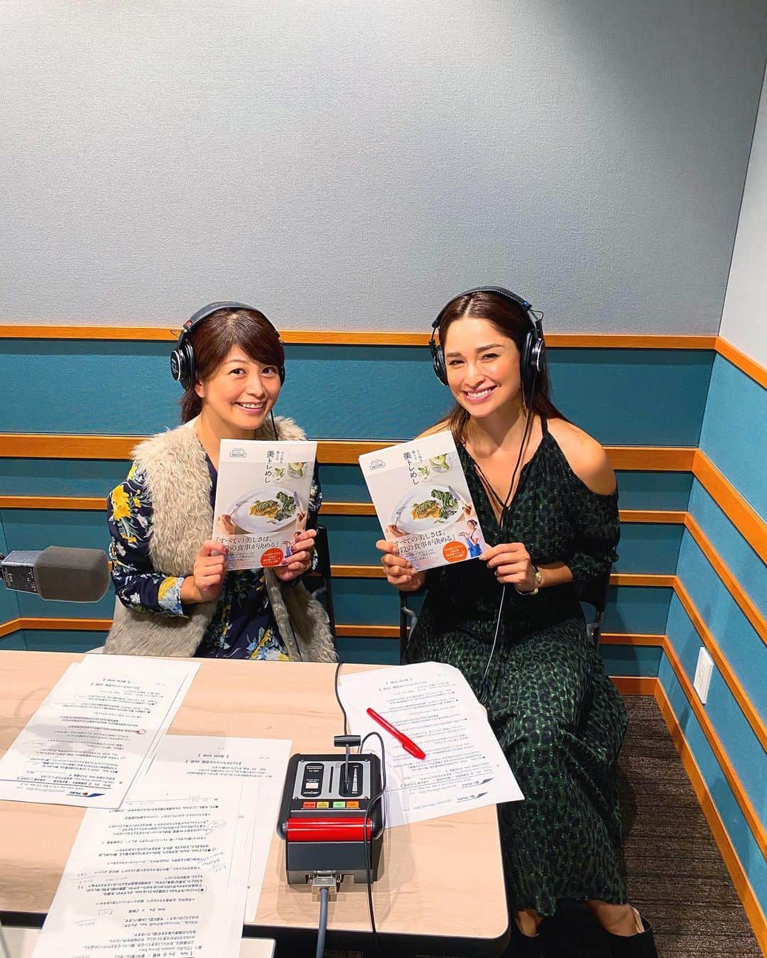 ケリーのインスタグラム：「先日森麻季さんのラジオ番組に ゲストとして実演しました！ ・ 楽しくお話をさせていただきました。 皆さん、ぜひ聞いていただきたいです☺️💕 ・ アプリのradikoでいけるので 皆さんぜひ聞いて下さい😃❤️ ・  【番組】「ブルボン presents　 「Ｓｈｉｎｉｎｇ　Ｓｔａｒ」　  【放送局・日時】  10月24日&25日  ＴＯＫＹＯＦＭ（日）６：３０～　６：５５ ・  ＫｉｓｓＦＭ　ＫＯＢＥ（日）７：００～　７：２５ ・  ＤＡＴＥ　ＦＭ（土）７：３０～　７：５５　　　　  ＦＭ岩手　（土）　７：００～　７：２５  ふくしまＦＭ（土）　７：００～　７：２５  ＦＭ山形（日）　８：３０～　８：５５  ＦＭ－ＮＩＩＧＡＴＡ（日）　９：３０～　９：５５ ・」
