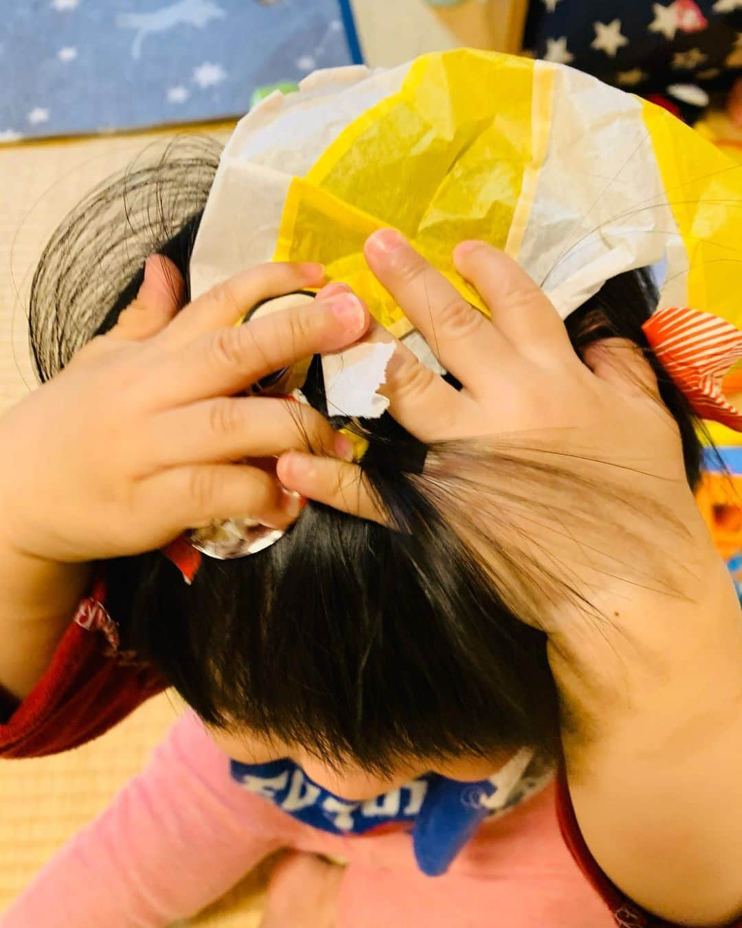 横山愛子さんのインスタグラム写真 - (横山愛子Instagram)「最近は早寝早起！！！一日が長い💦💦長女は全くお昼寝しなくなったし❗️ 次女も朝寝しないし❗️ でも夜中起きないで二人とも寝てくれるので、いいリズムになっているかも^ ^ 粘土も食べなくなったから、目を離しても少し安心に😌 でもボロボロにするから掃除か大変🤣 #11ヶ月 #2歳8ヶ月 #おうち時間 #粘土」10月24日 10時06分 - aiaiko8