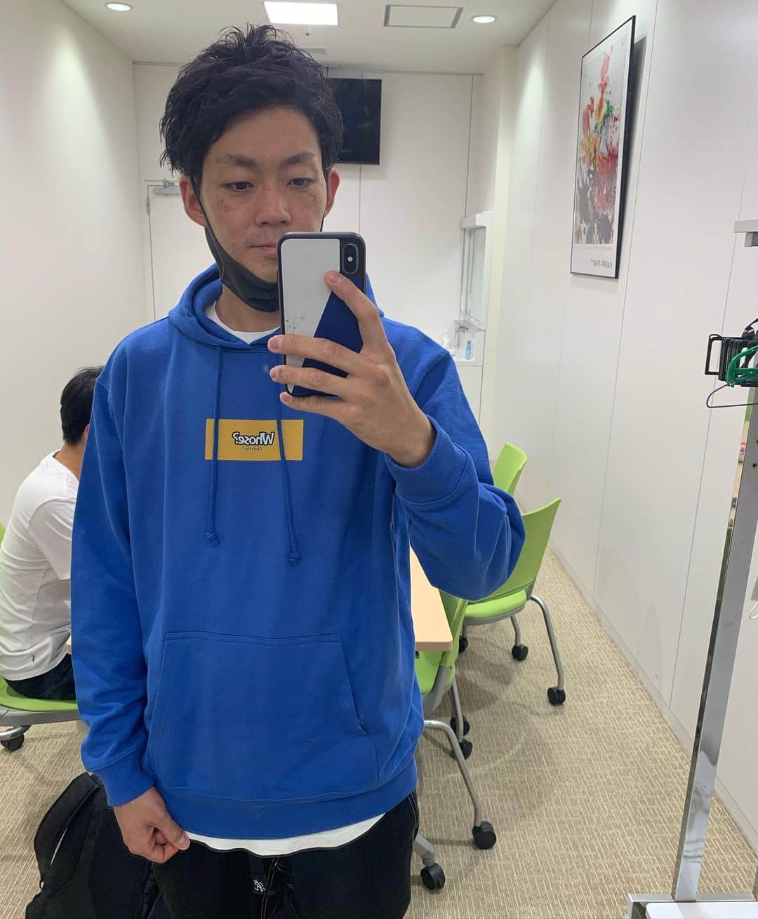 皆川勇気のインスタグラム：「チェリー大作戦の宗安に、パーカー作ってもらいました😌  色とか選べるみたいなんで、チェックしてみてください😊👕  @cherry.d_muneyasu」